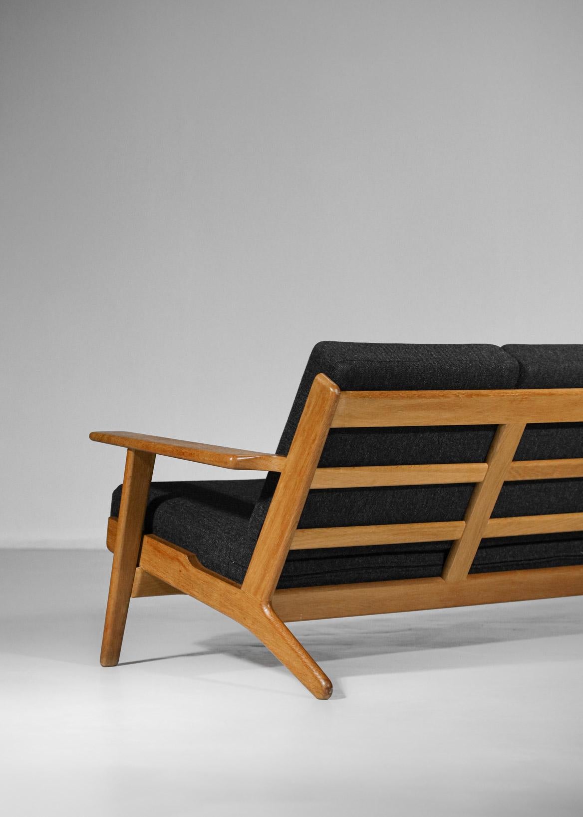 Scandinavian Sofa GE 290 Danish Designer Hans Wegner for GETAMA 6