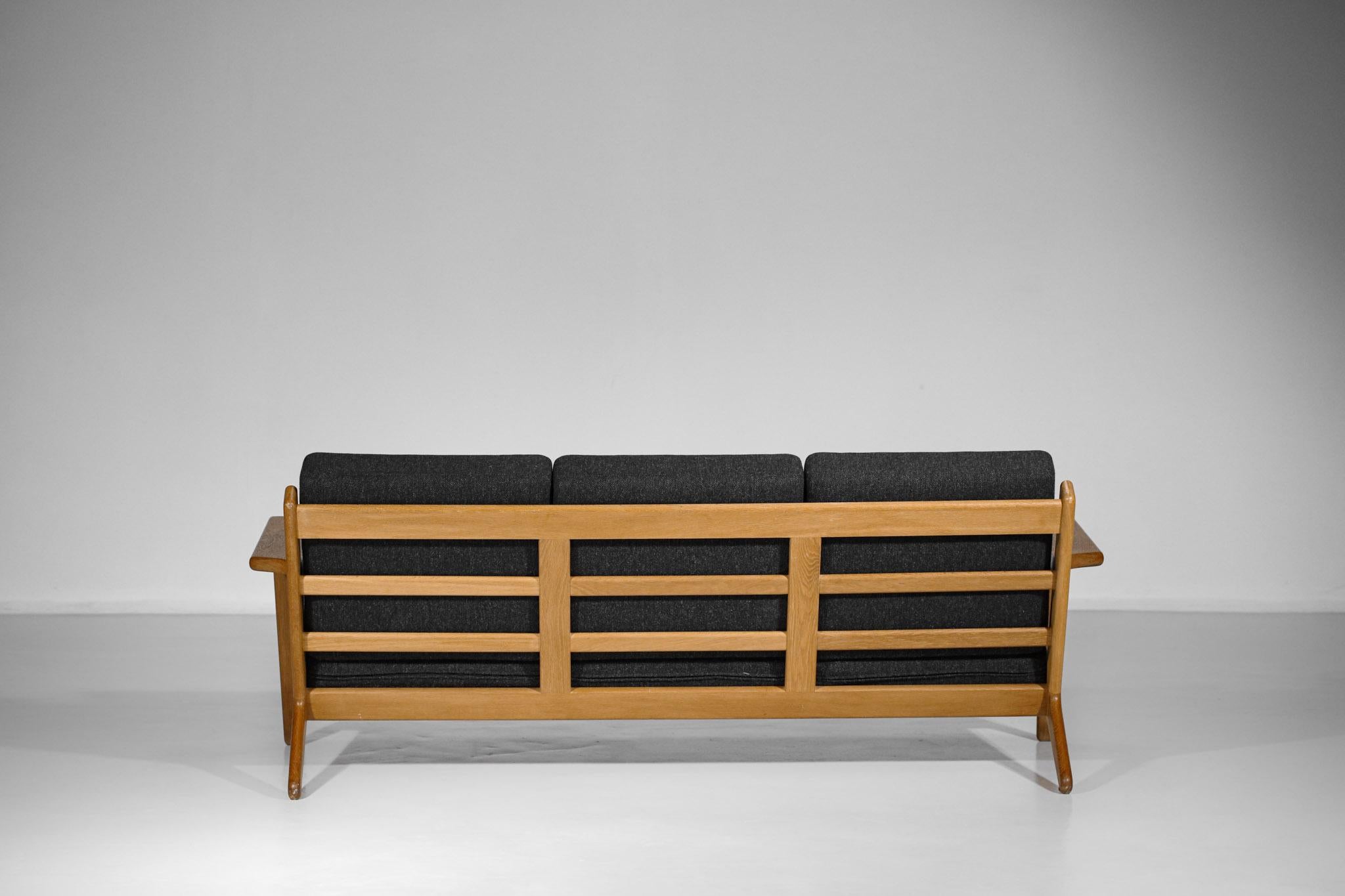 Scandinavian Sofa GE 290 Danish Designer Hans Wegner for GETAMA 8
