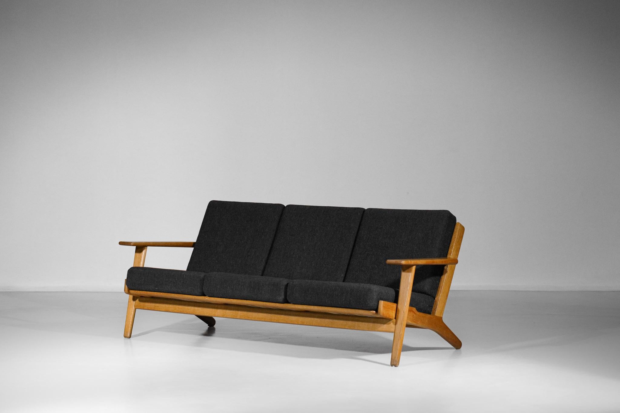 Mid-Century Modern Scandinavian Sofa GE 290 Danish Designer Hans Wegner for GETAMA