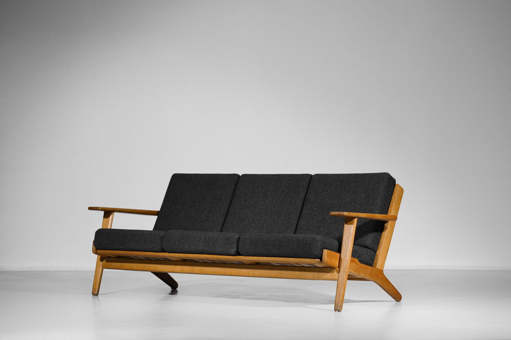 Scandinavian Sofa GE 290 Danish Designer Hans Wegner for GETAMA In Excellent Condition In Ternay, Auvergne-Rhône-Alpes