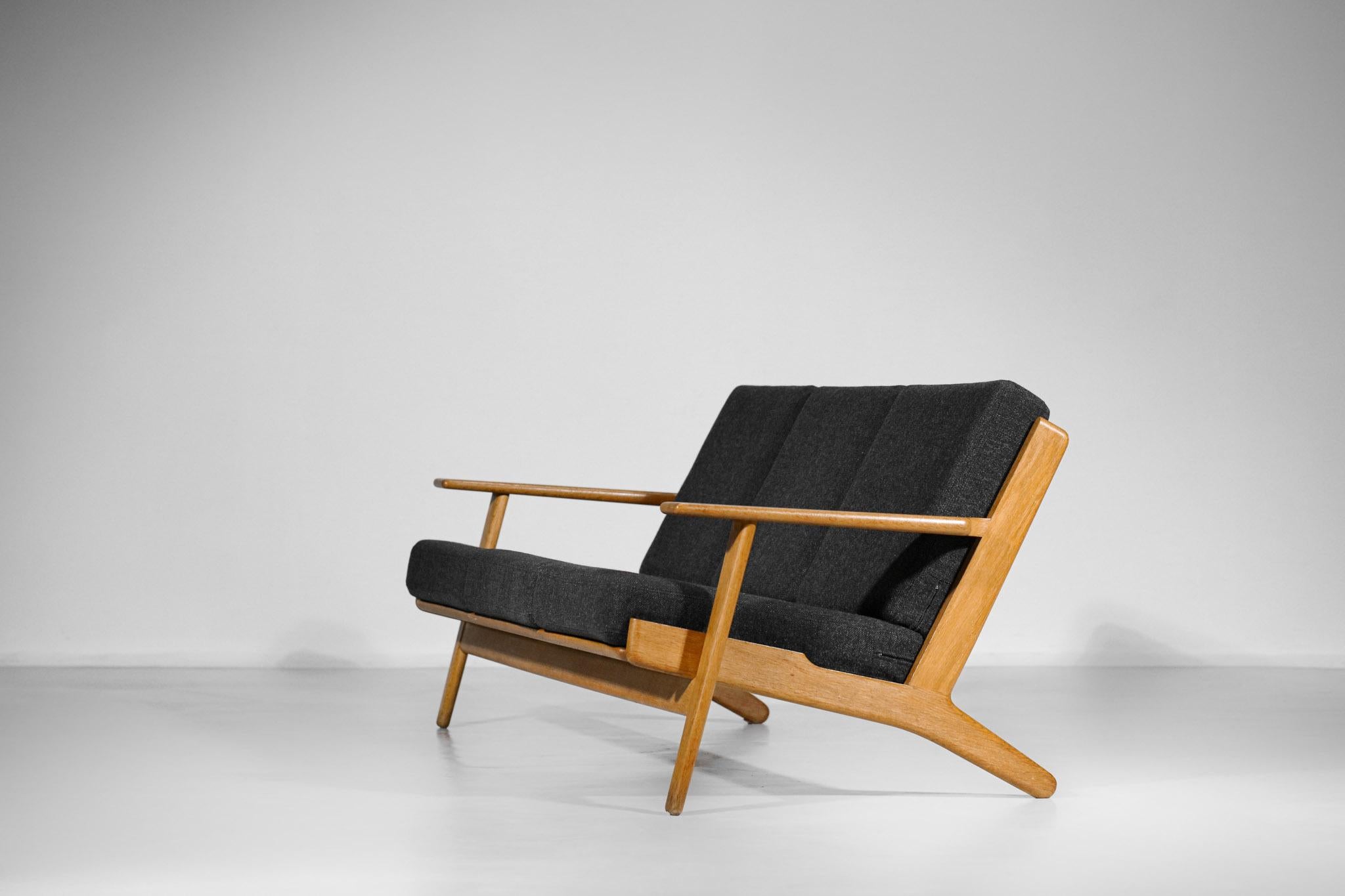 Scandinavian Sofa GE 290 Danish Designer Hans Wegner for GETAMA 1