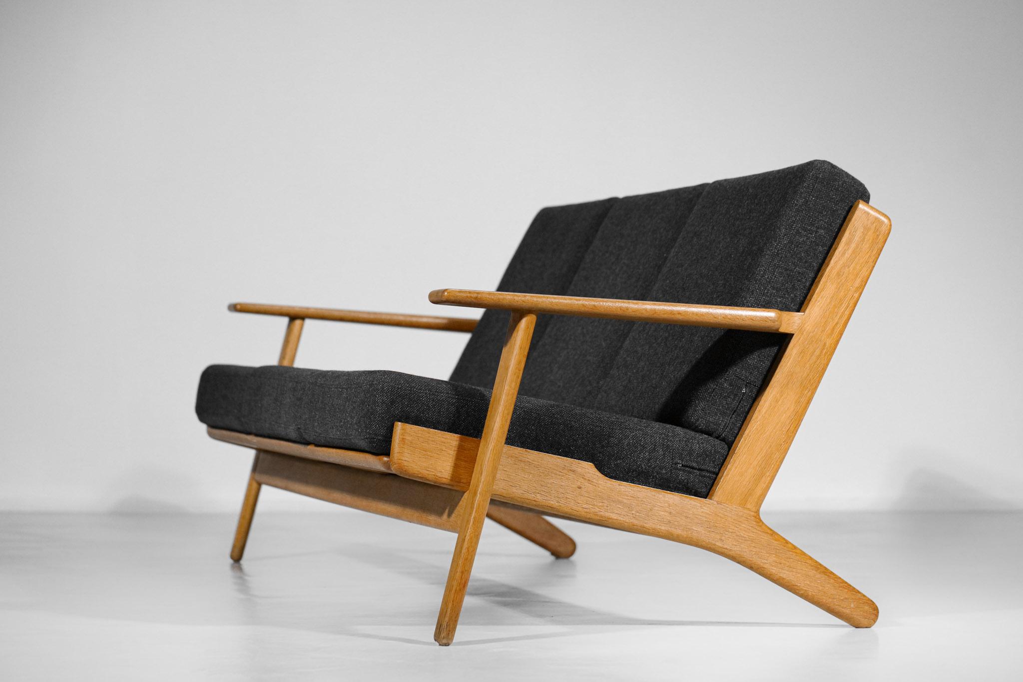 Scandinavian Sofa GE 290 Danish Designer Hans Wegner for GETAMA 2
