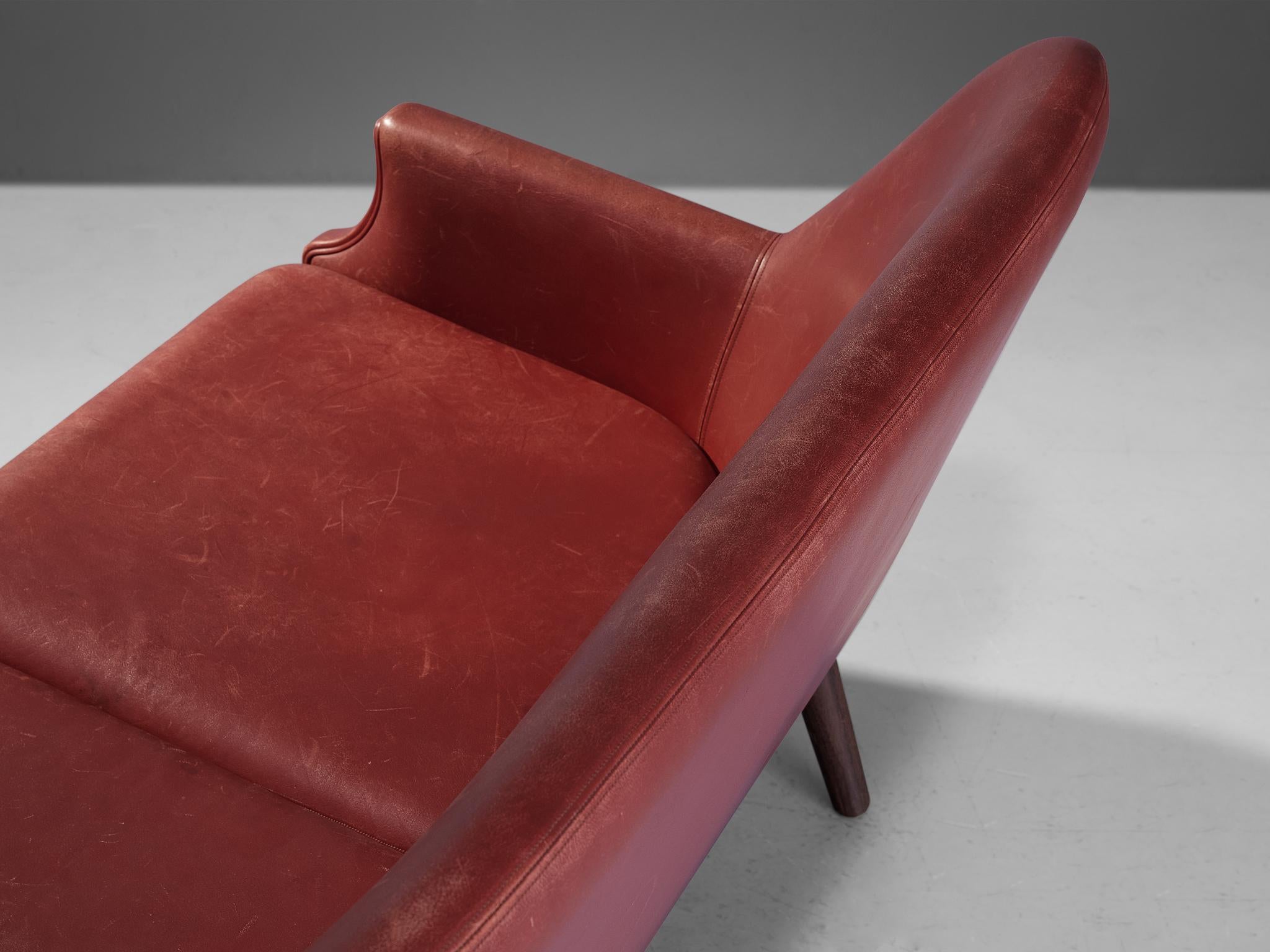 Skandinavisches Sofa aus rotem Leder  im Angebot 3