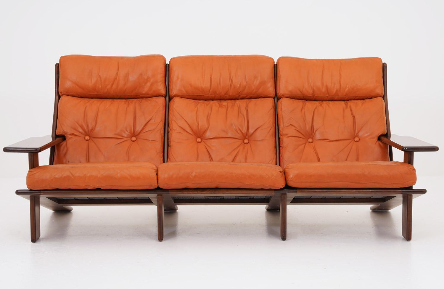 Mid-Century Modern Scandinavian Sofa model 'Pele' by Esko Pajamies  For Sale