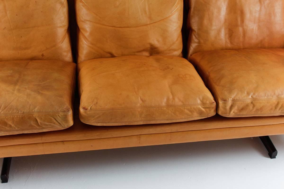 Skandinavisches Sofa Modell 807 von Fredrik Kayser für Vatne Lenestolfabrikk A/S (20. Jahrhundert) im Angebot