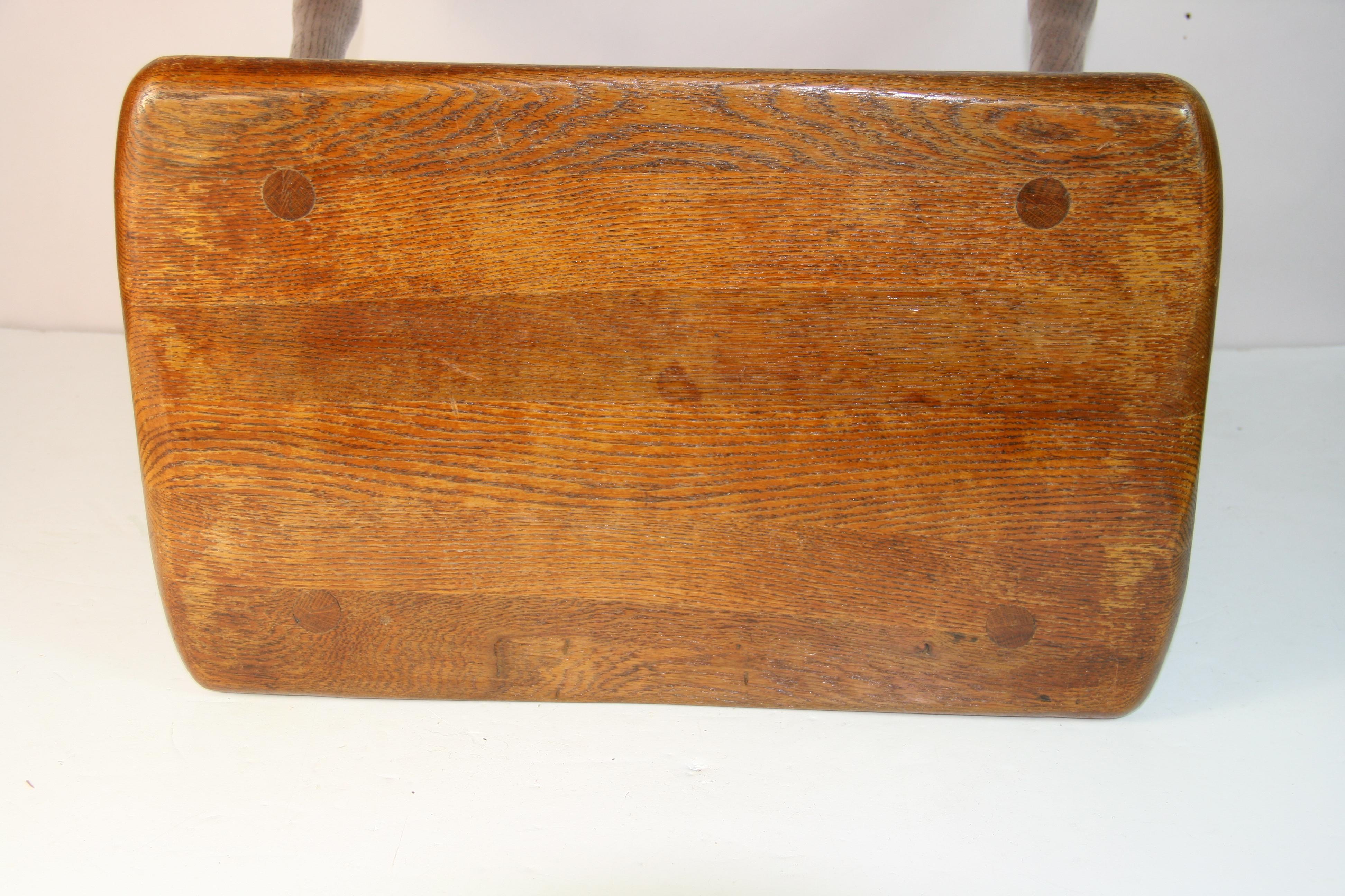 Tabouret scandinave en chêne massif en vente 2