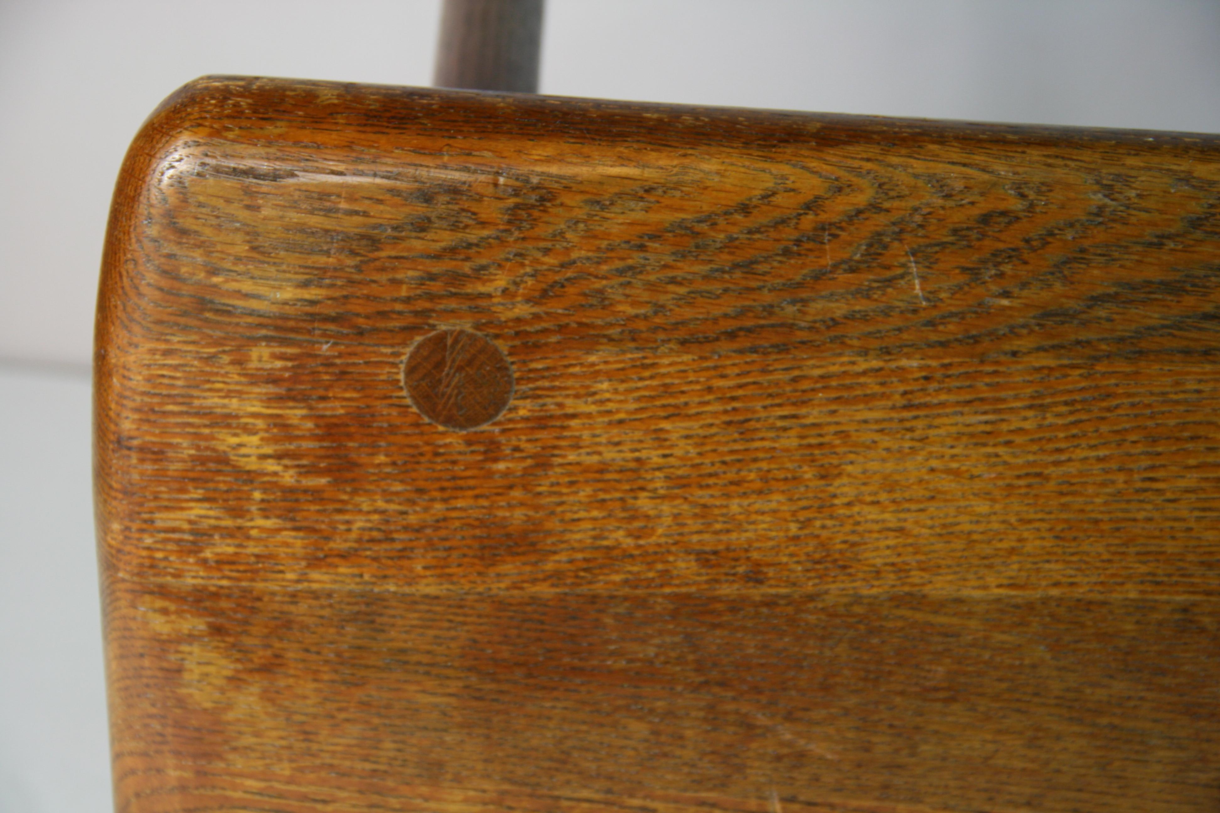 Tabouret scandinave en chêne massif en vente 3
