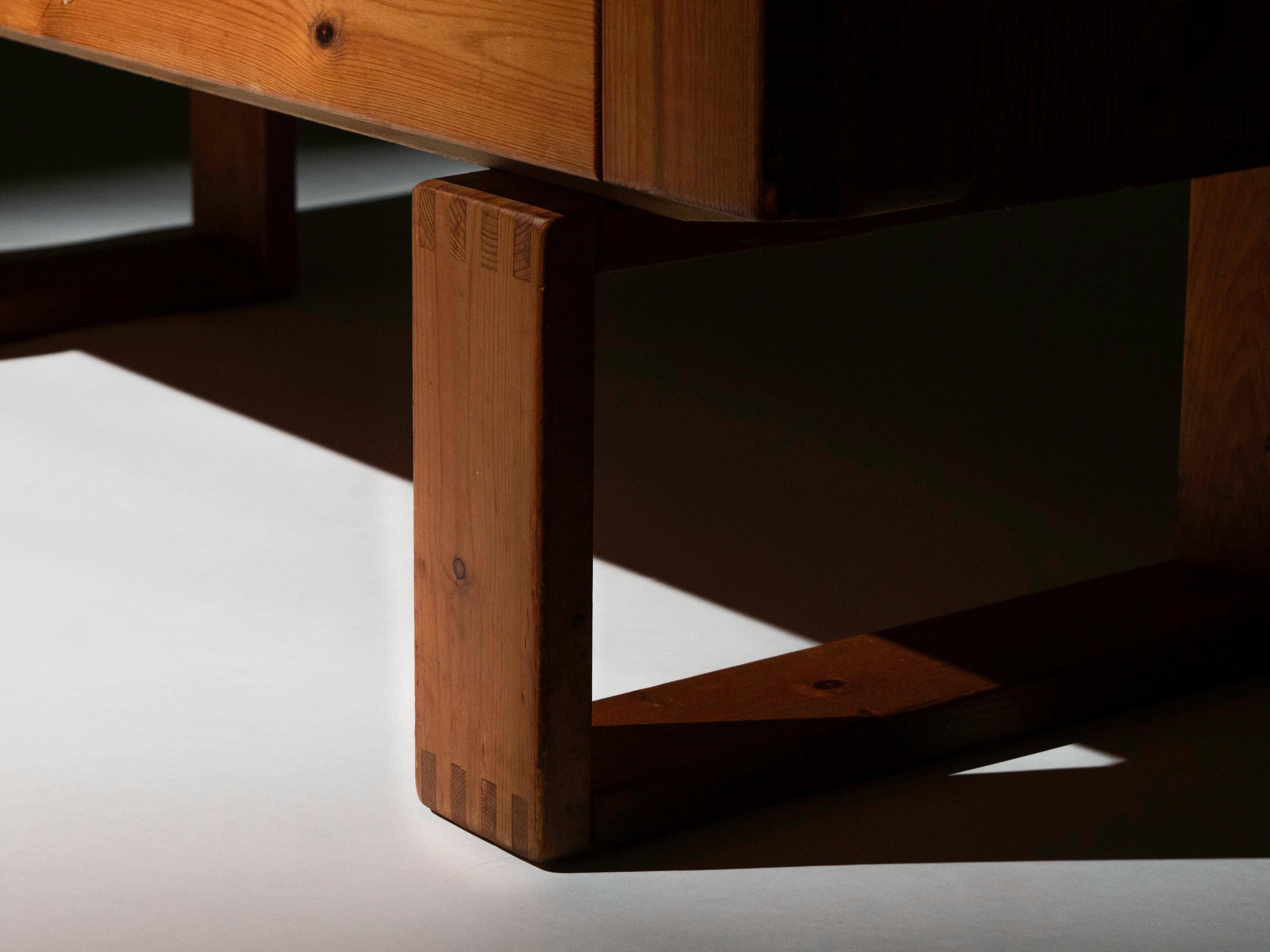 Armoire scandinave en pin massif, années 1960 en vente 3
