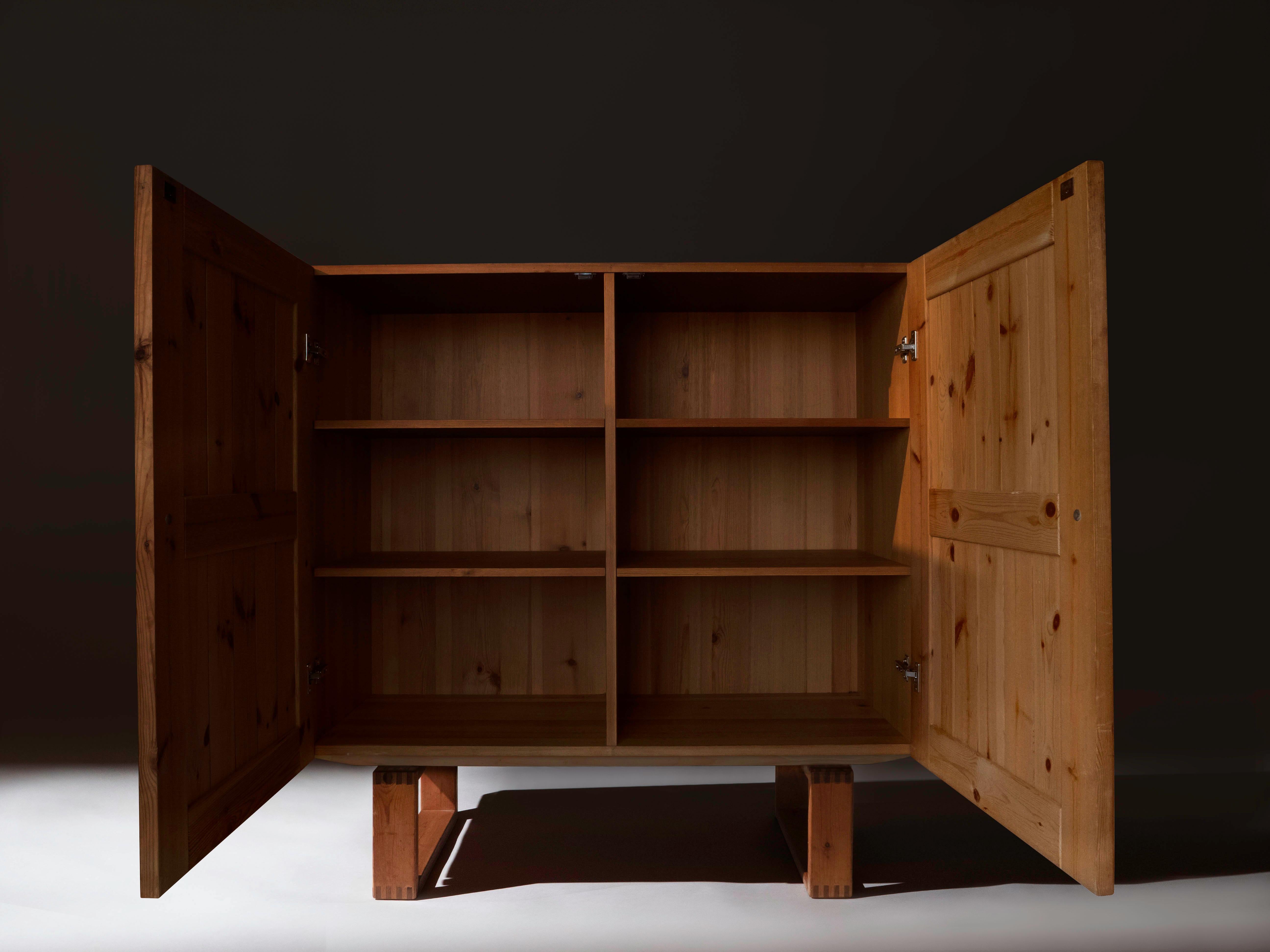 Scandinave moderne Armoire scandinave en pin massif, années 1960 en vente
