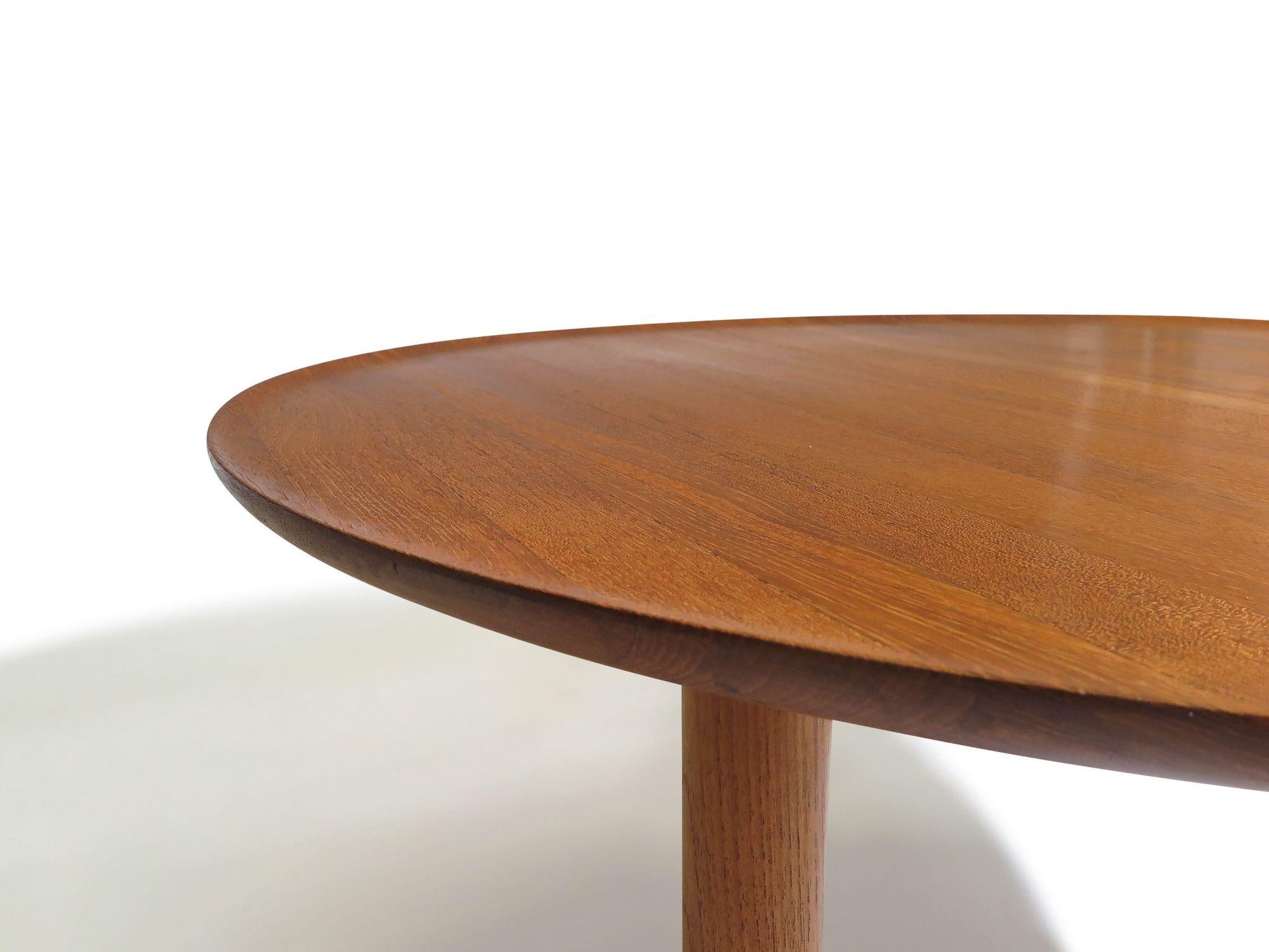 Elegant c.1955 Scandinavian coffee table of solid teak with sculpted edge, raised on tapered legs.
Measurements
W 31,5’’ x D 31,5’’ x H 18’’

