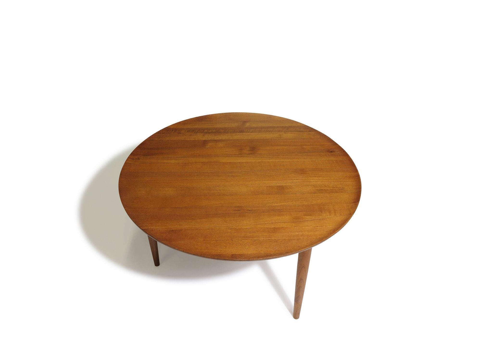 Scandinavian Solid Teak Coffee Table In Excellent Condition For Sale In Oakland, CA