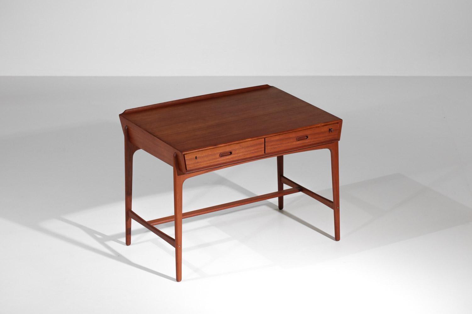 Scandinavian Solid Teak Desk by Svend and Madsen Danish, 1960s In Good Condition For Sale In Lyon, FR