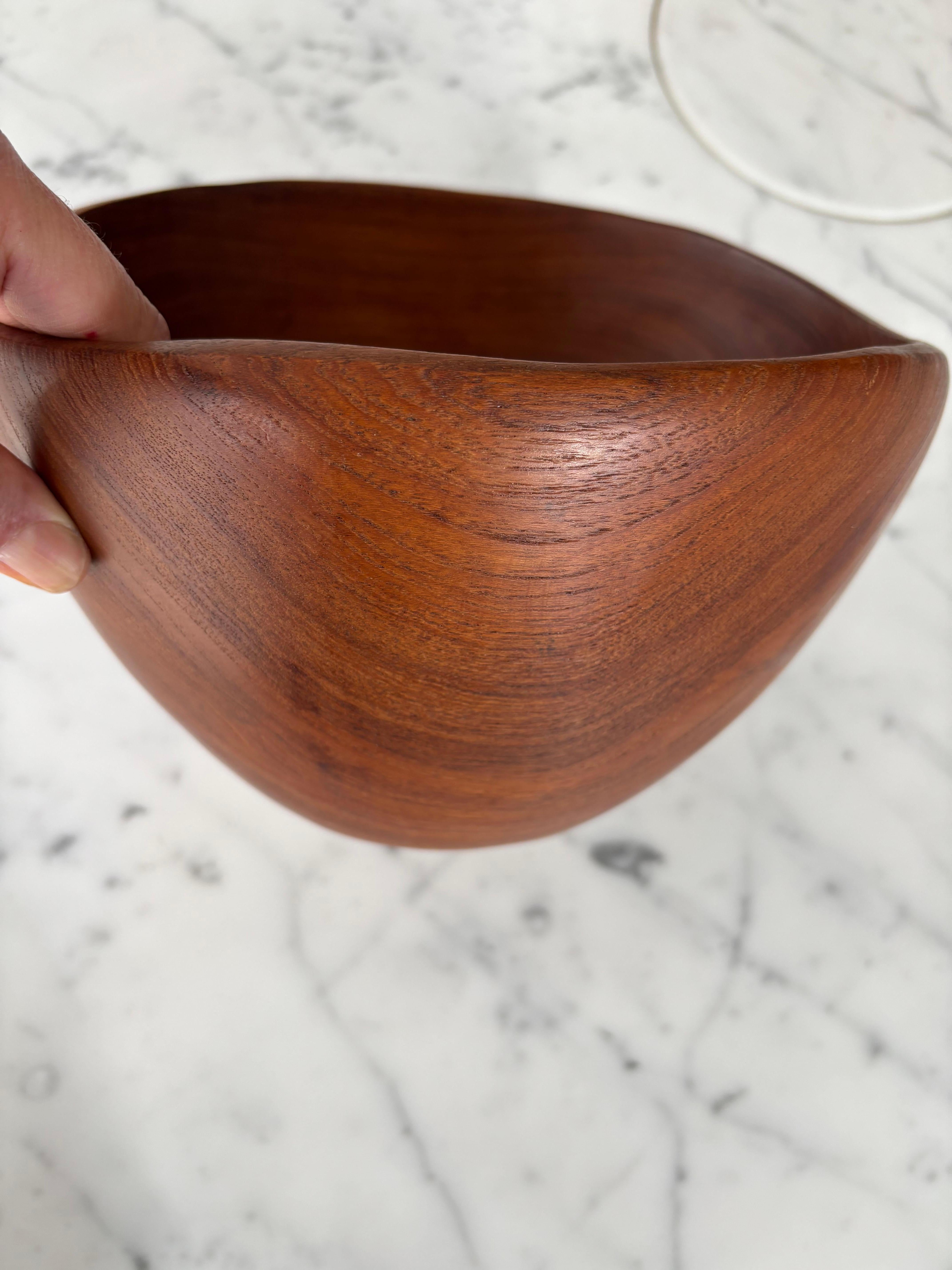Centre de table scandinave en bois massif des années 1960 1