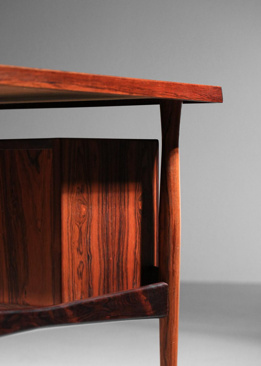 Scandinavian solid wood Danish desk danish  For Sale 4