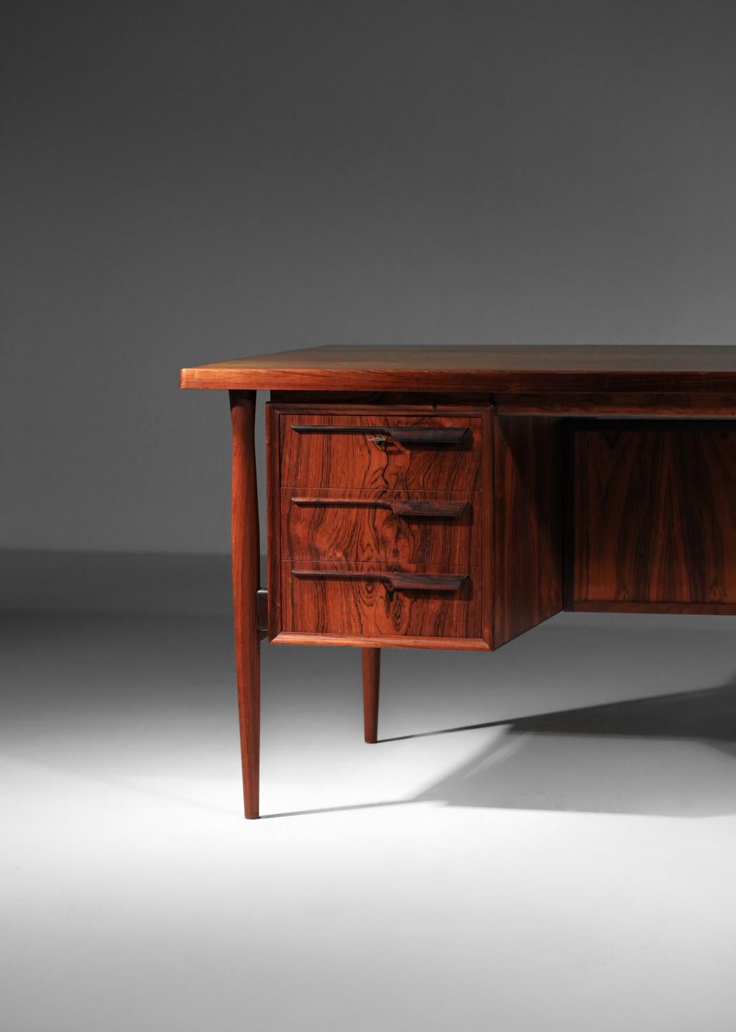 Scandinavian solid wood Danish desk danish  For Sale 8
