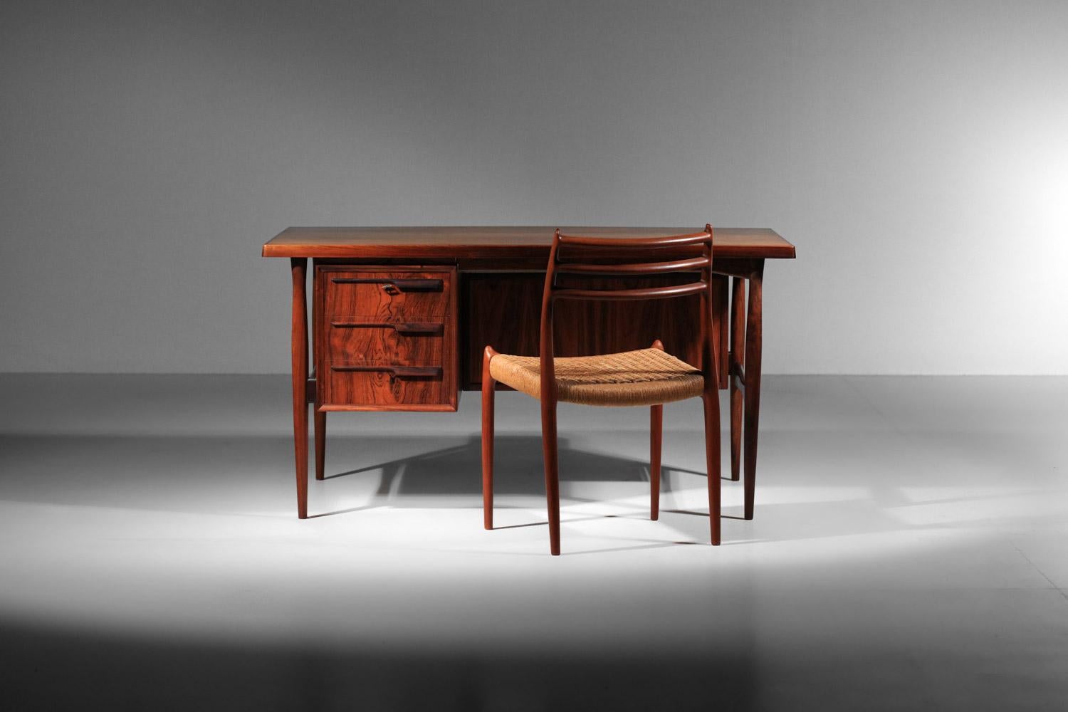 Scandinavian solid wood Danish desk danish For Sale 7