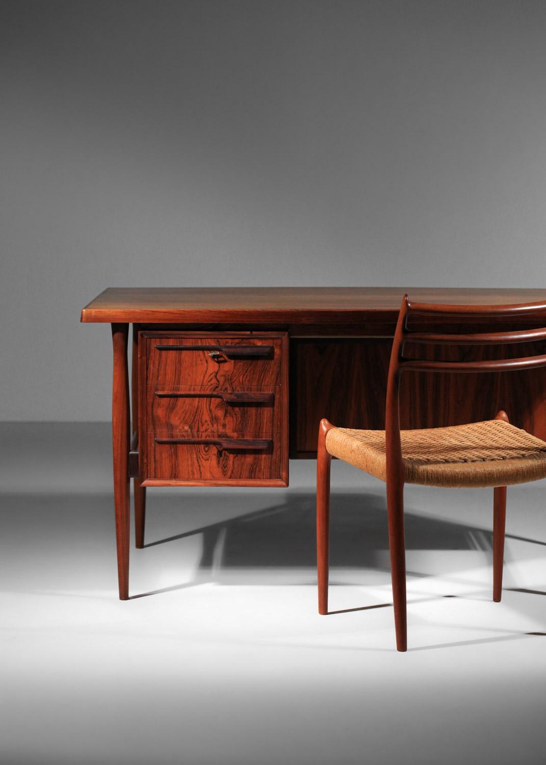 Scandinavian solid wood Danish desk danish  For Sale 11