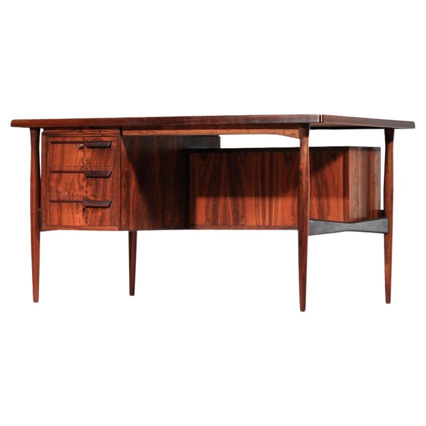Scandinavian solid wood desk from the 60s in the style of Arne vodder's work. Beautiful woodwork, sober and elegant design typical of Scandinavian furniture of the period. Very fine vintage condition, with slight signs of age and use throughout (see