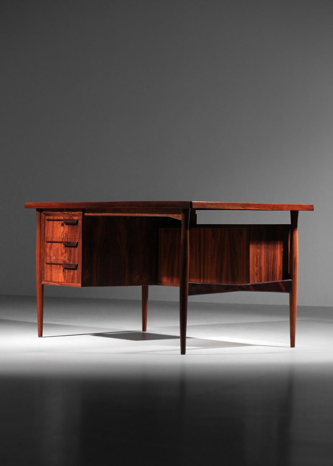 Scandinavian solid wood Danish desk danish  For Sale 14