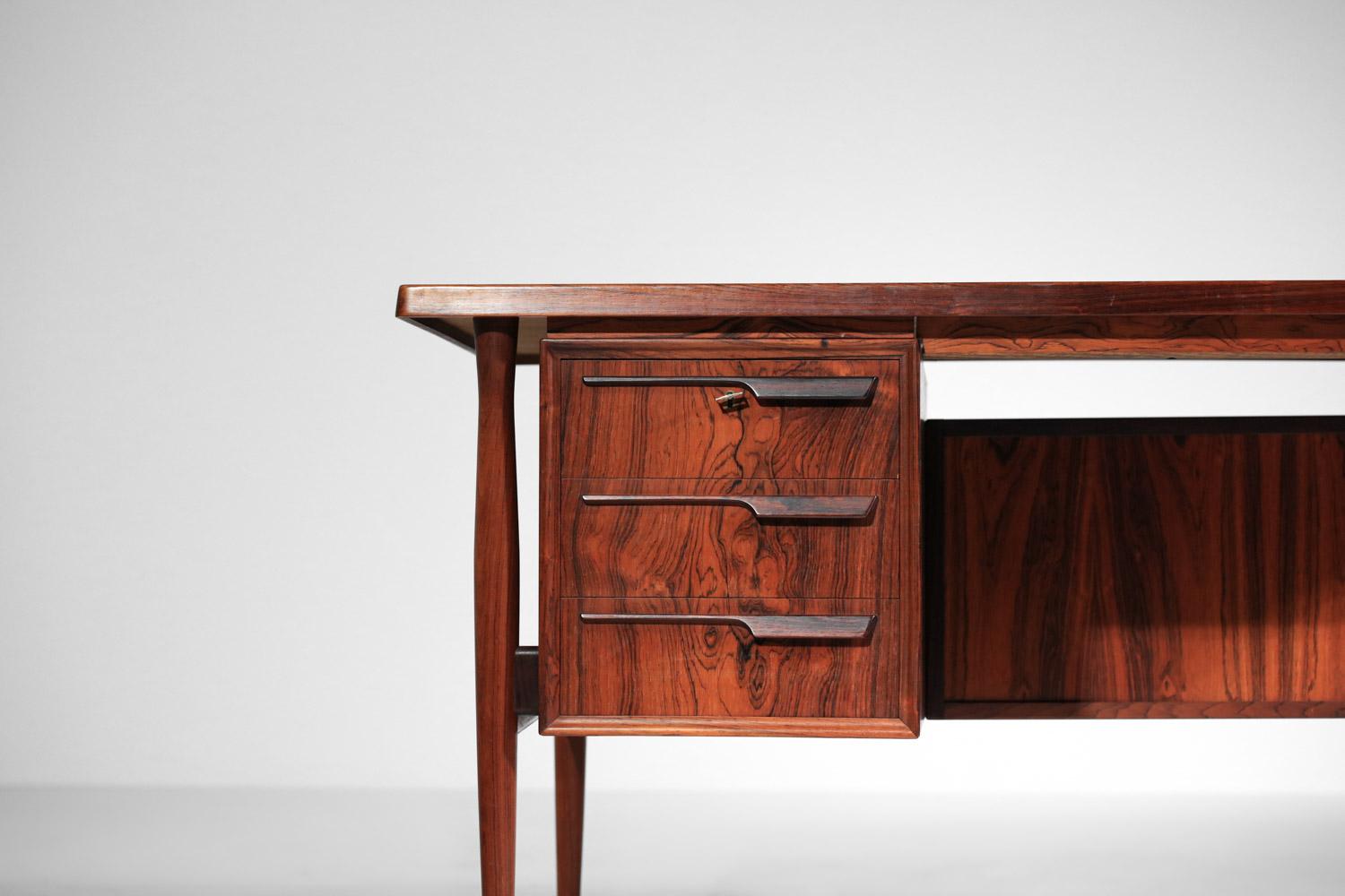 Scandinavian solid wood Danish desk danish  For Sale 1