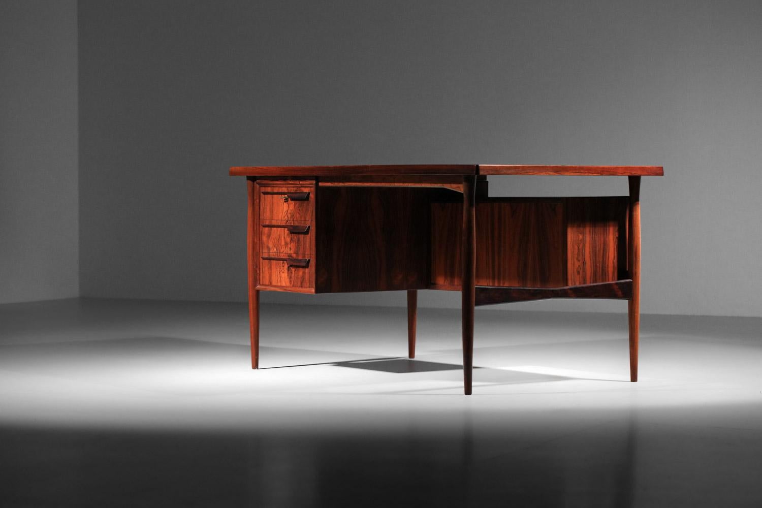 Scandinavian solid wood Danish desk danish  For Sale 2