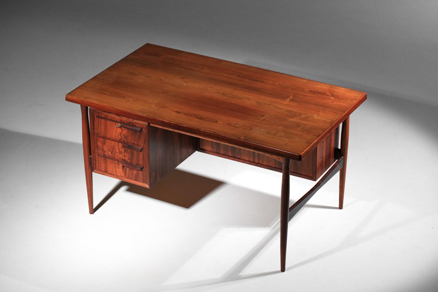 Scandinavian solid wood Danish desk danish  For Sale 3