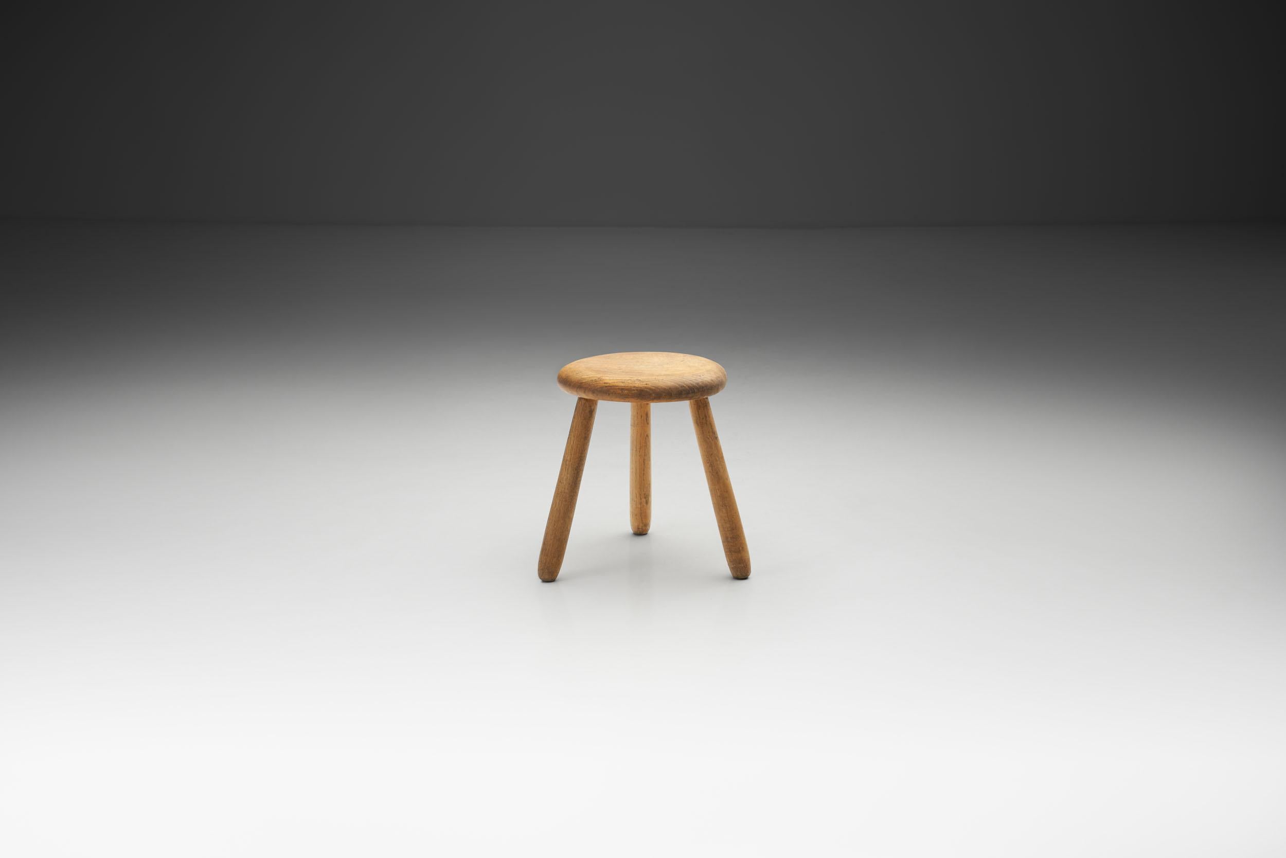 Scandinavian Solid Wood Tripod Stool, Scandinavia ca 1950s In Good Condition In Utrecht, NL