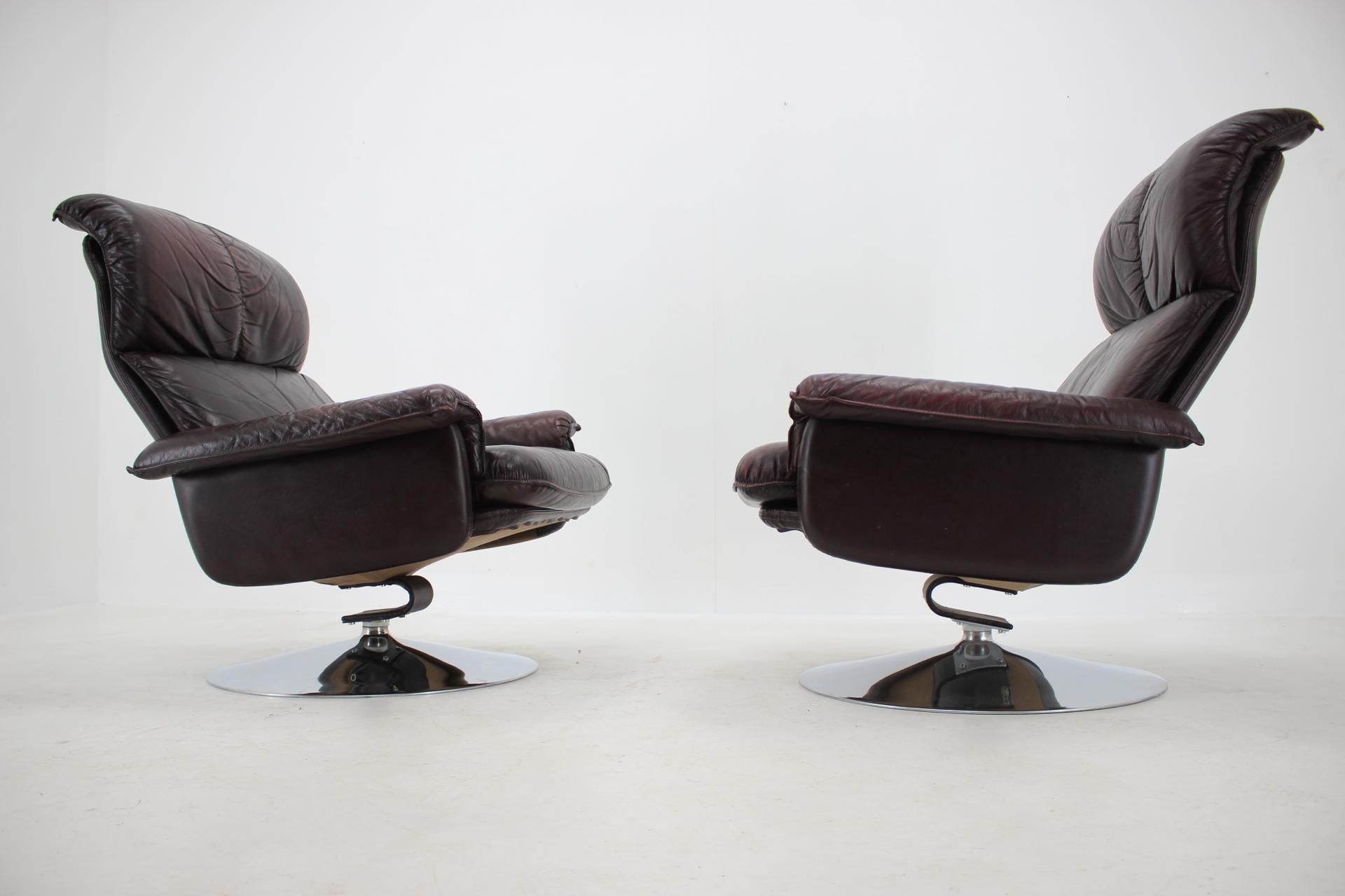 Scandinavian Space Age Style Leather and Chrome Armchairs by M-TOP, 1970s In Good Condition For Sale In Praha, CZ