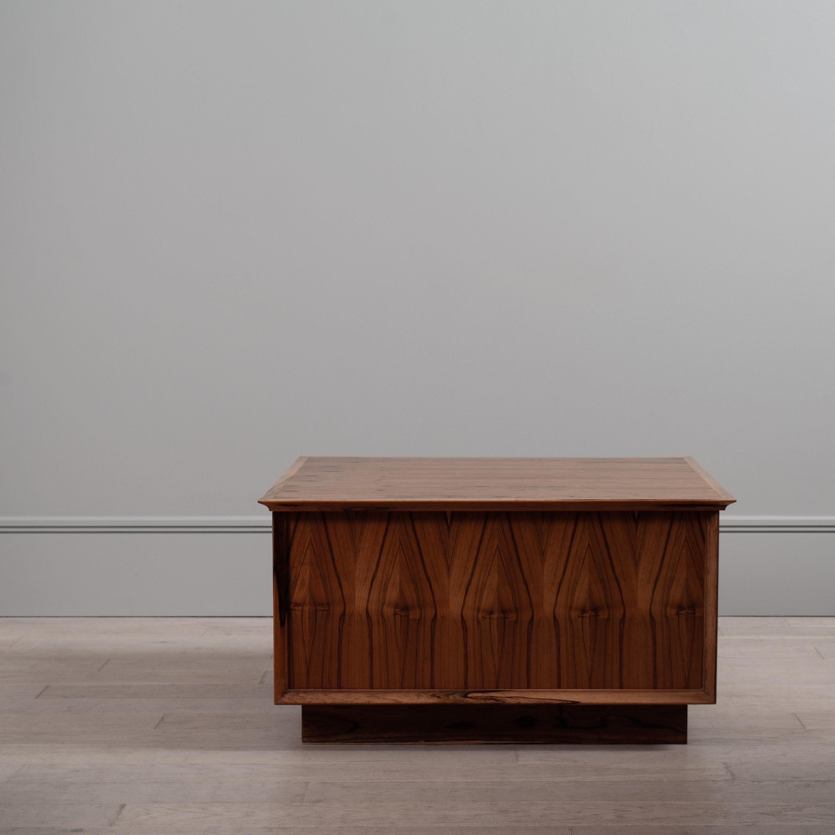Scandinave moderne Table centrale carrée scandinave, boîte de rangement en vente