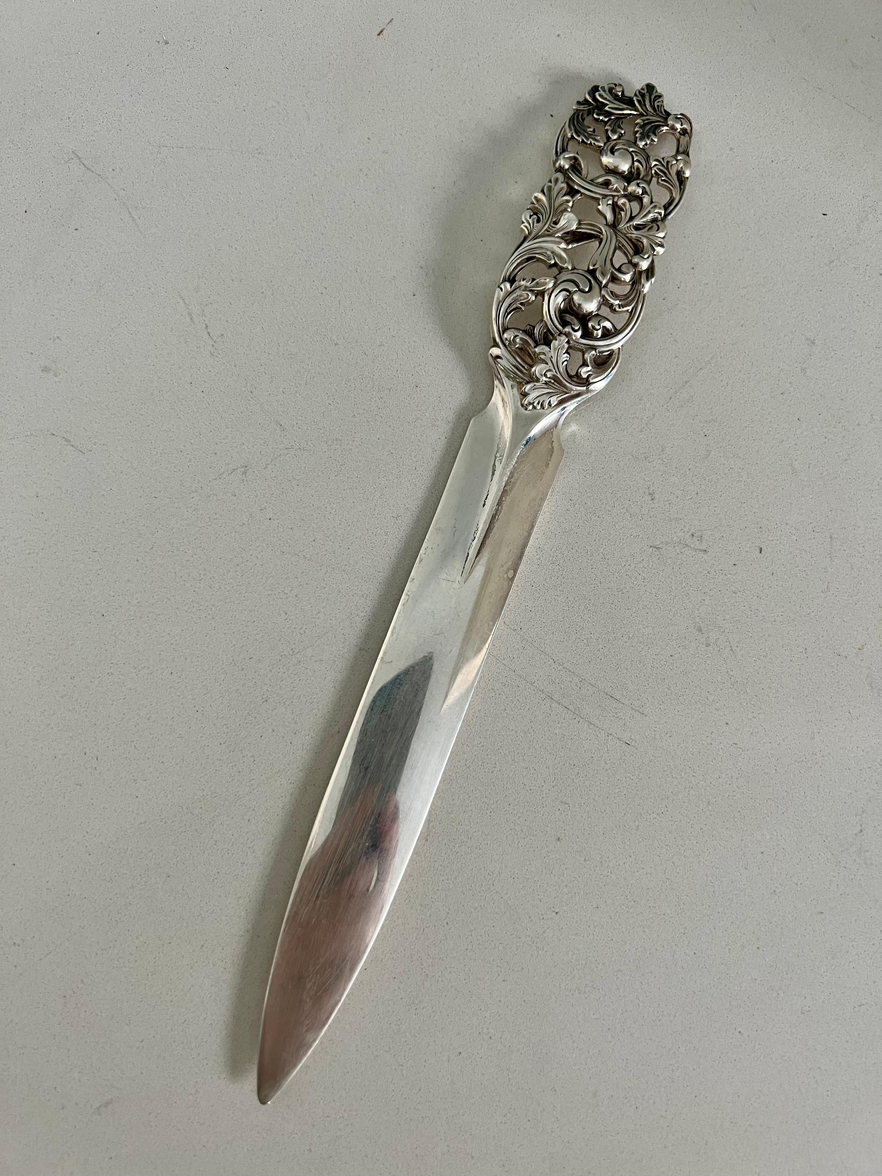 Antique Scandinavian sterling silver letter opener, dated 1825. Signed by R. Elvesæter. 

Substantial and heavy, this Norwegian folk-art inspired letter opener features an ornate leaf and ribbon detail. It is polished in good condition, and will