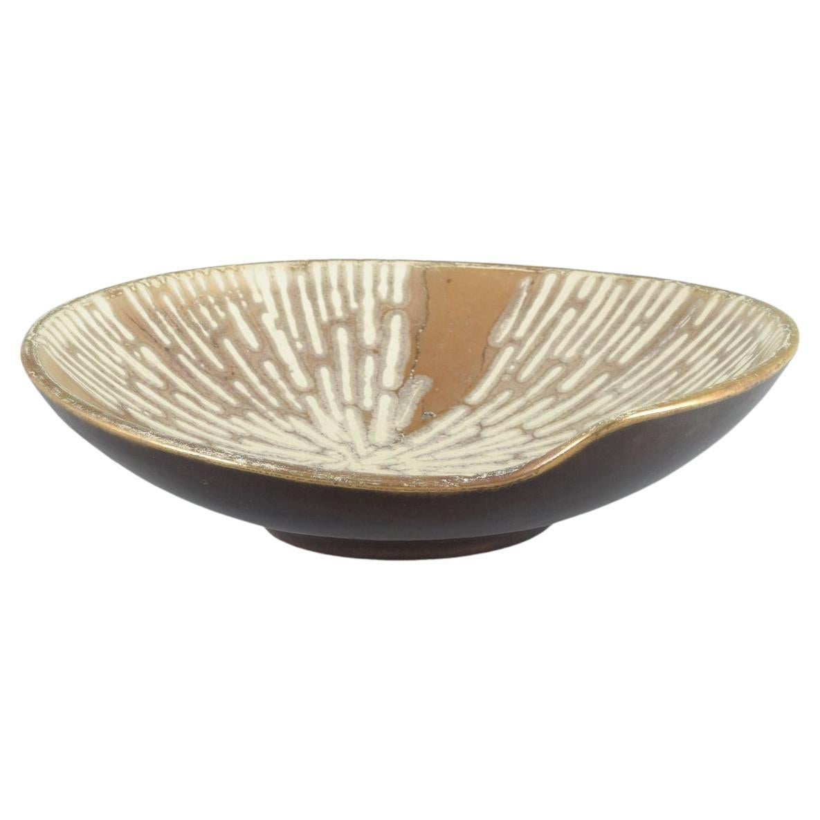 Scandinavian Studio Pottery. Stoneware bowl with organic form, 1960s/70s