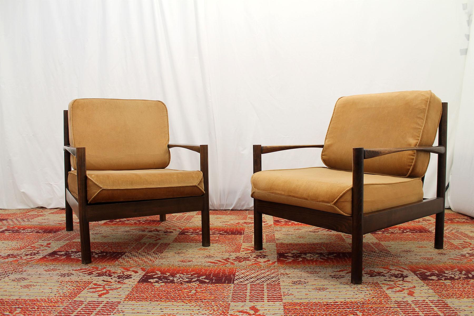 Vintage scandinavian style armchairs, made in the 1980´s in the former Czechoslovakia. The structure is made of beech wood. The wooden structure and also the upholstery are in good Vintage condition, showing signs of age and using.

Price is for