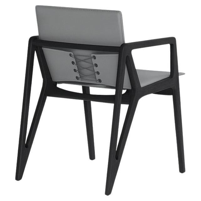 Silla de Comedor de Estilo Escandinavo con Estructura Geométrica de Roble Macizo y Asiento de Piel en venta