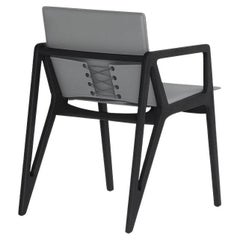 Silla de Comedor de Estilo Escandinavo con Estructura Geométrica de Roble Macizo y Asiento de Piel