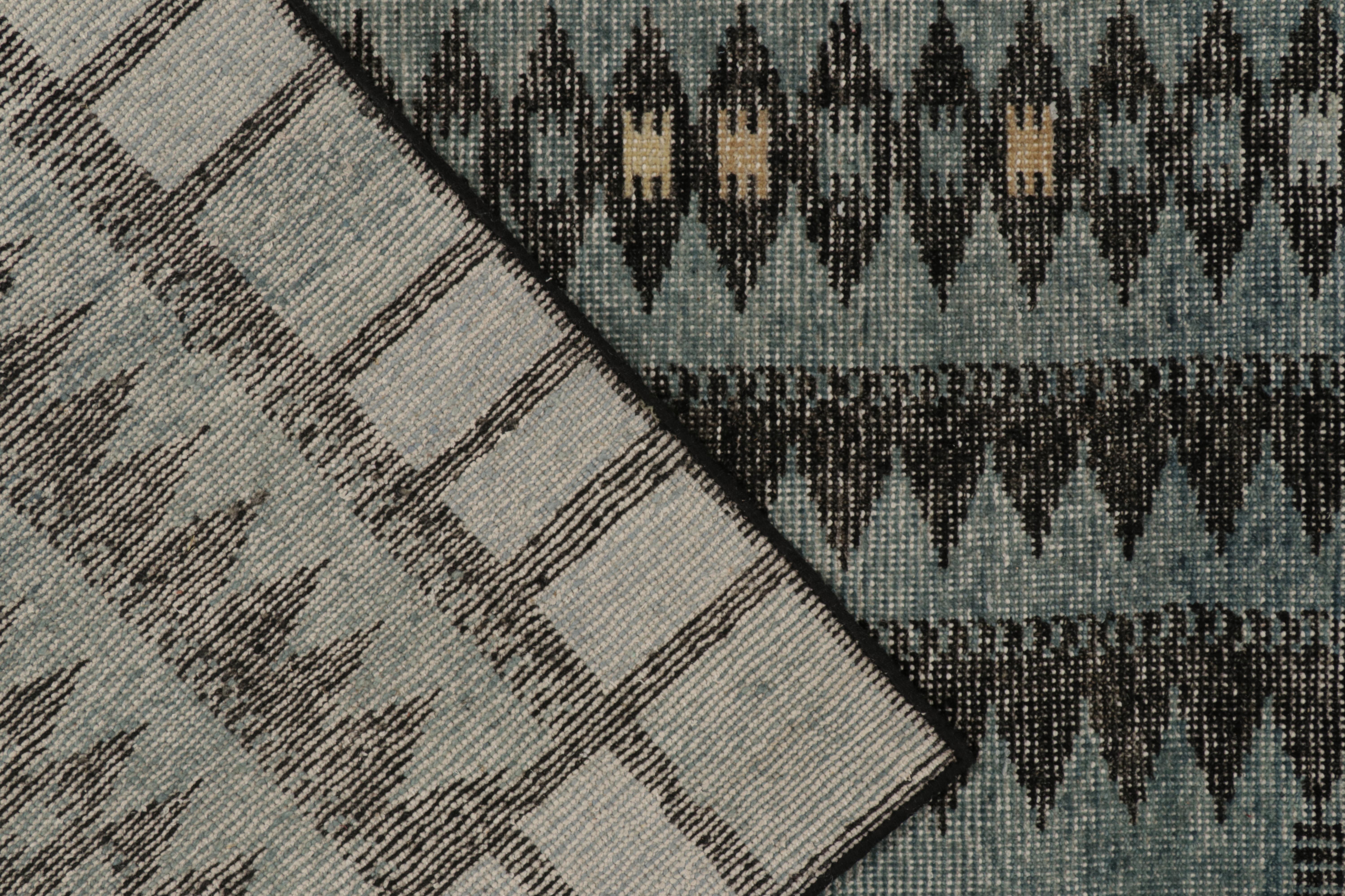 Skandinavischer Teppich & Kelim-Teppich in Blau & Schwarz mit geometrischem Muster im Zustand „Neu“ im Angebot in Long Island City, NY
