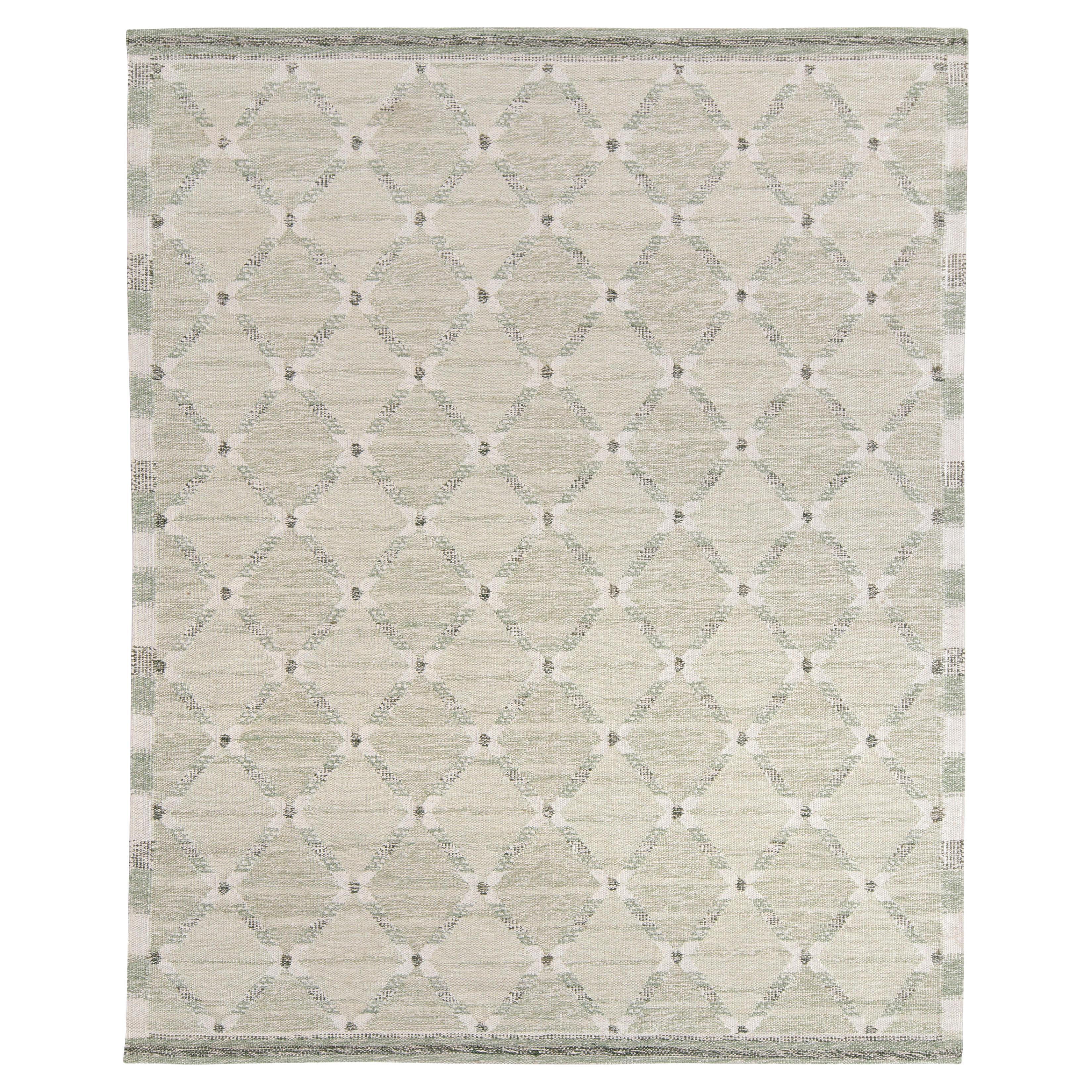 Tissage plat de style scandinave en vert et blanc par Rug & Kilim - 14''6x20''6 en vente