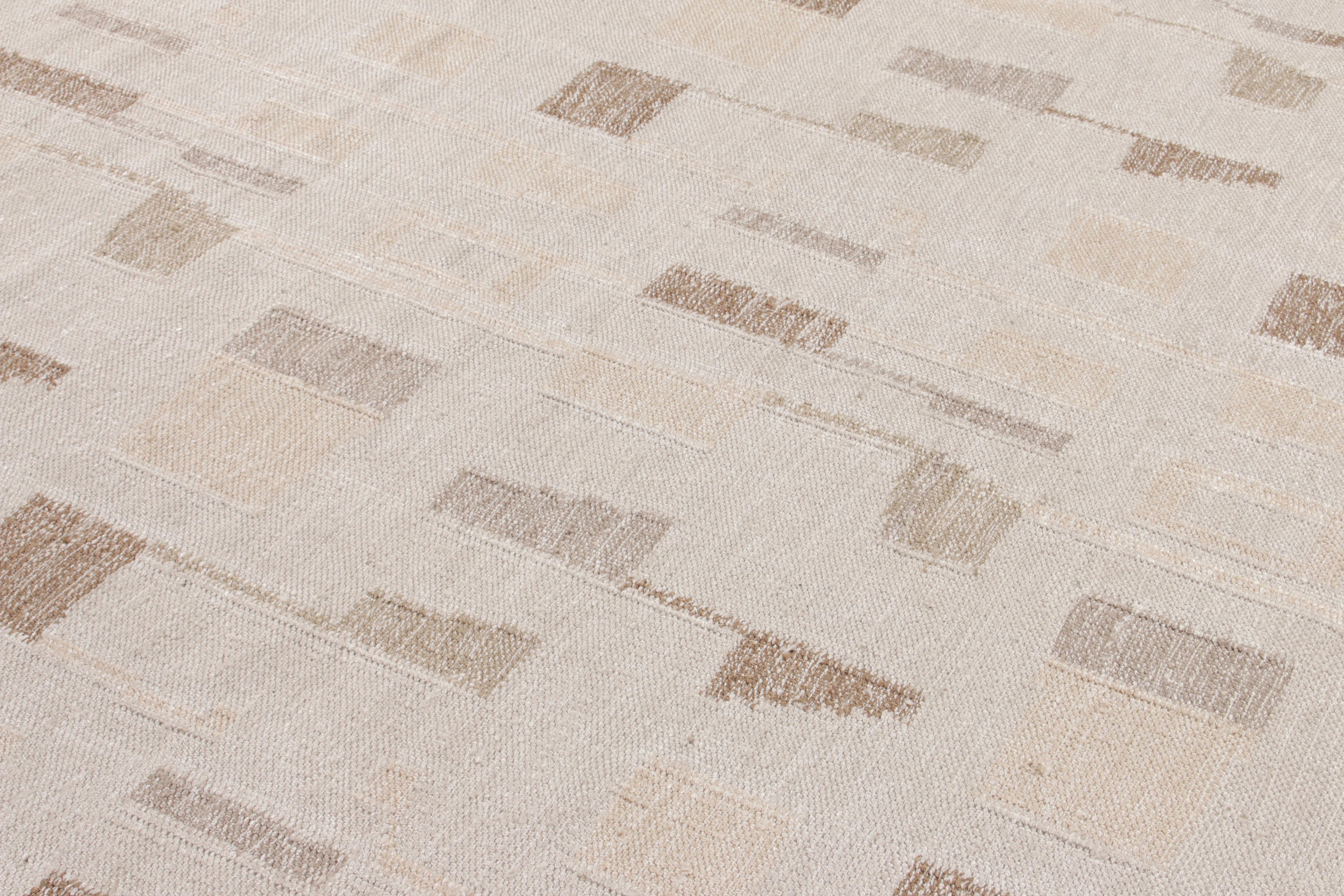 Flachgewebter Teppich & Kelim im skandinavischen Stil, gebrochenes Weiß, braunes Deko-Muster (Handgeknüpft) im Angebot