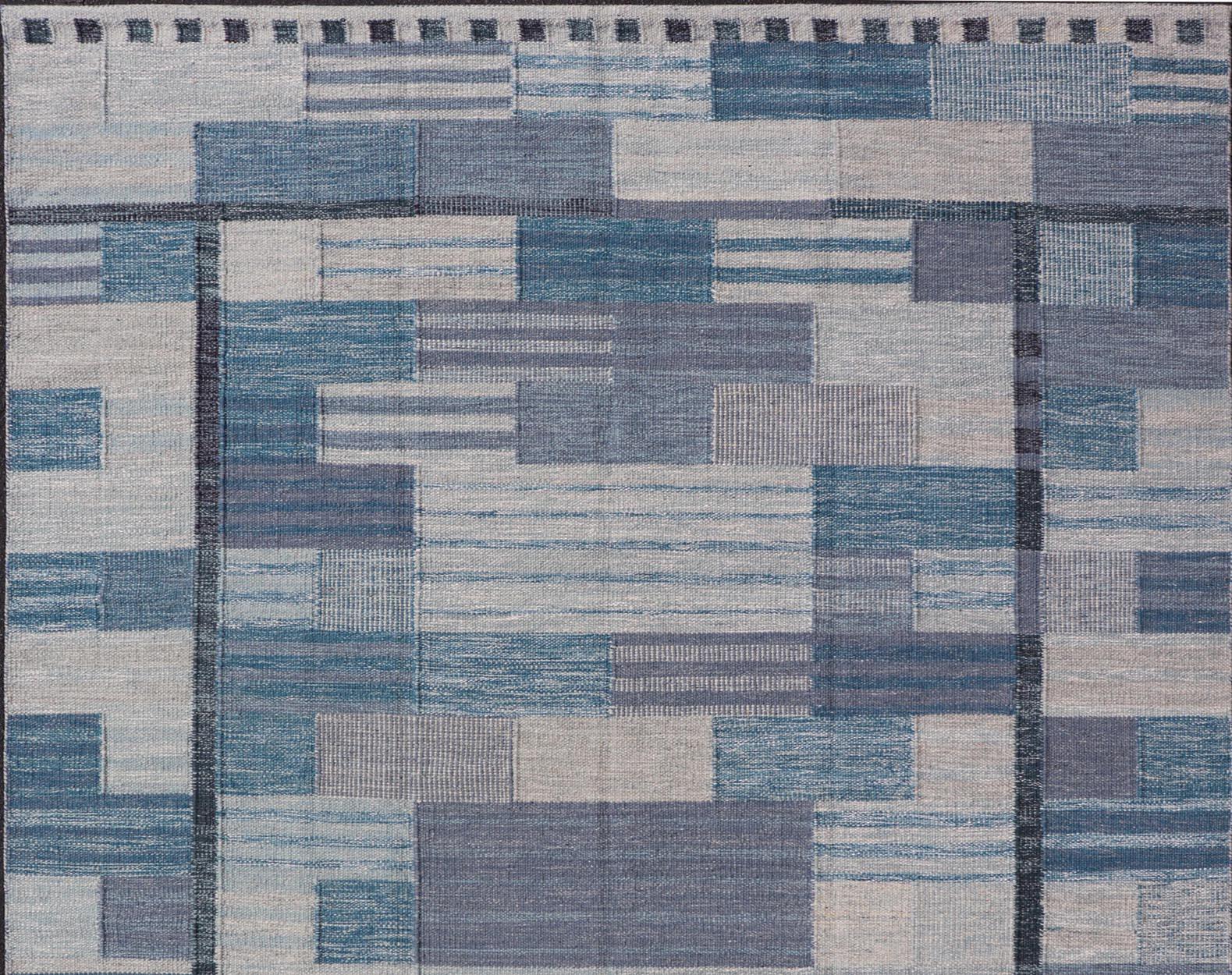 Skandinavischer Flachgewebe-Teppich im skandinavischen Stil mit modernem Design in Grau, Schwarz und Blau im Angebot 1