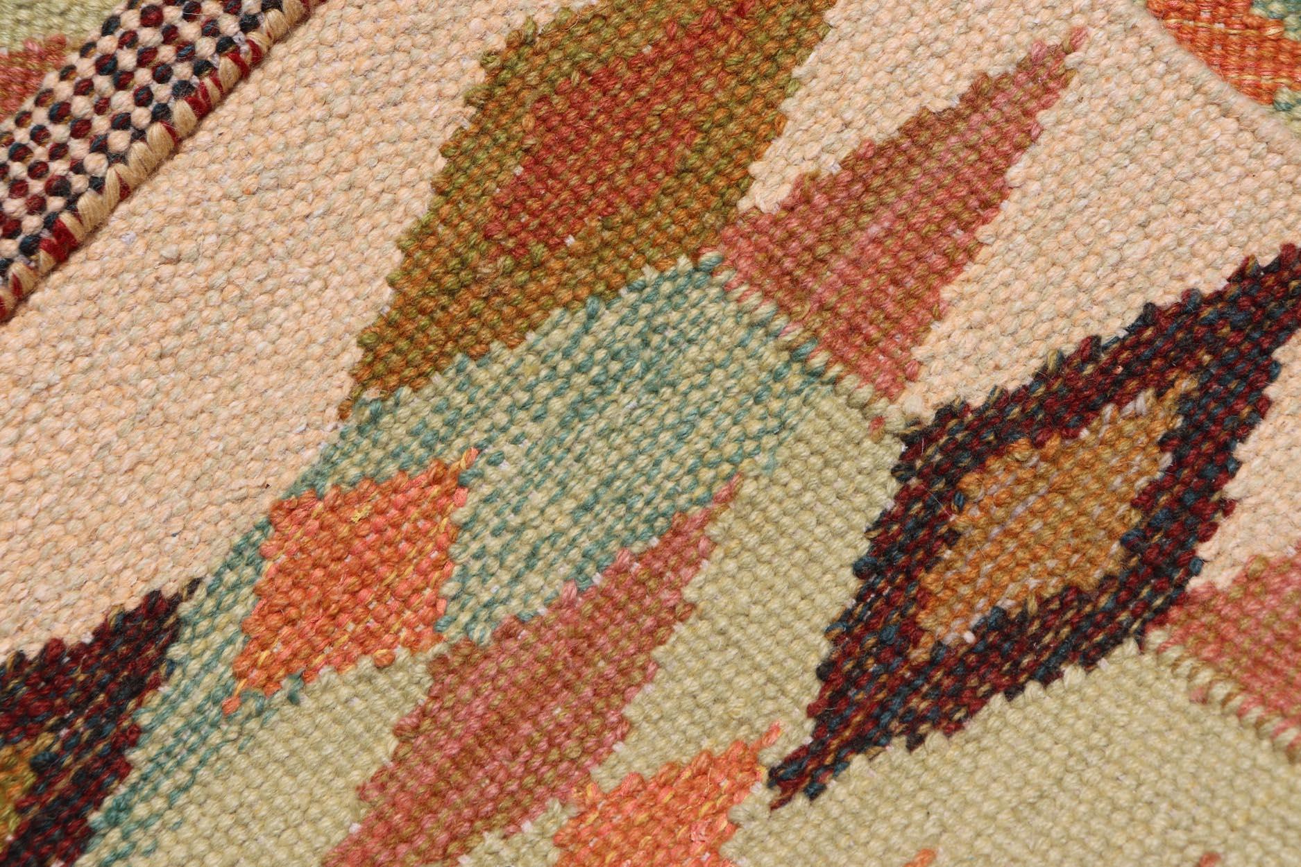 Contemporary Scandinavian-Style Flat Weave Wool Rug with Geometric Design, 3'2