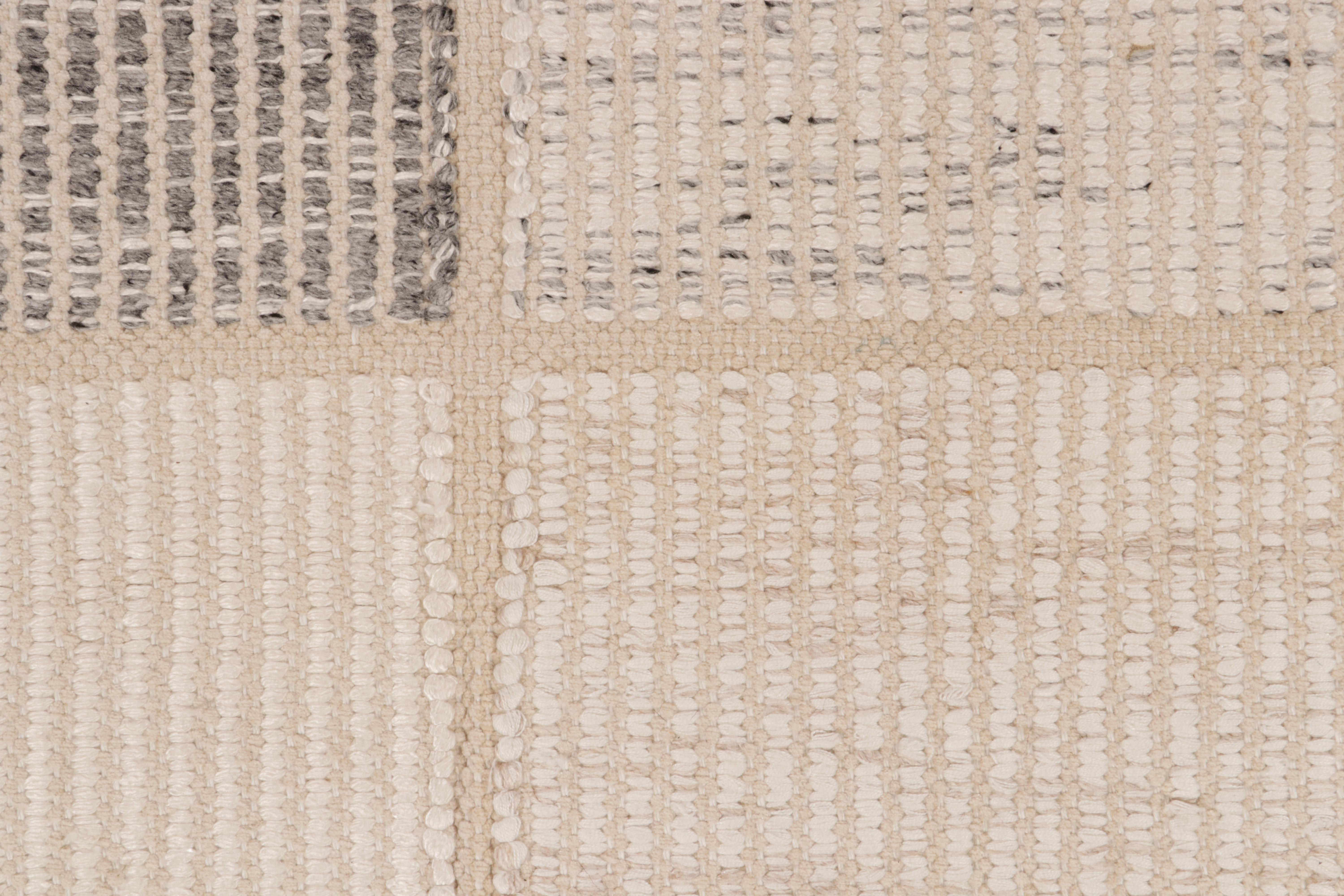Rug & Kilim's Scandinavian Style Kilim in Beige, Grey High-Low Geometry In New Condition For Sale In Long Island City, NY