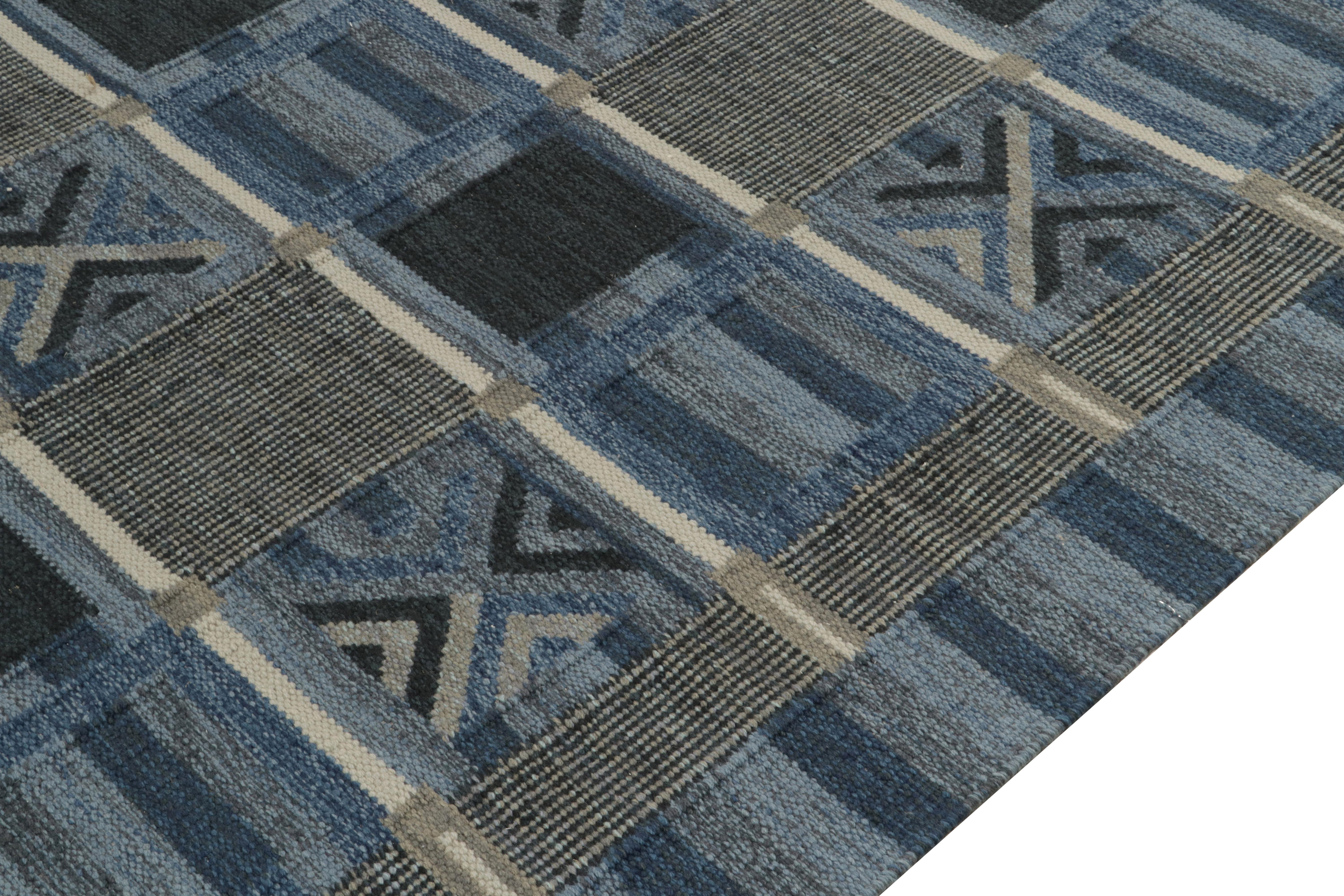 Hand-Knotted Rug & Kilim's Scandinavian Style Kilim in Blue & Grey Geometric Pattern For Sale