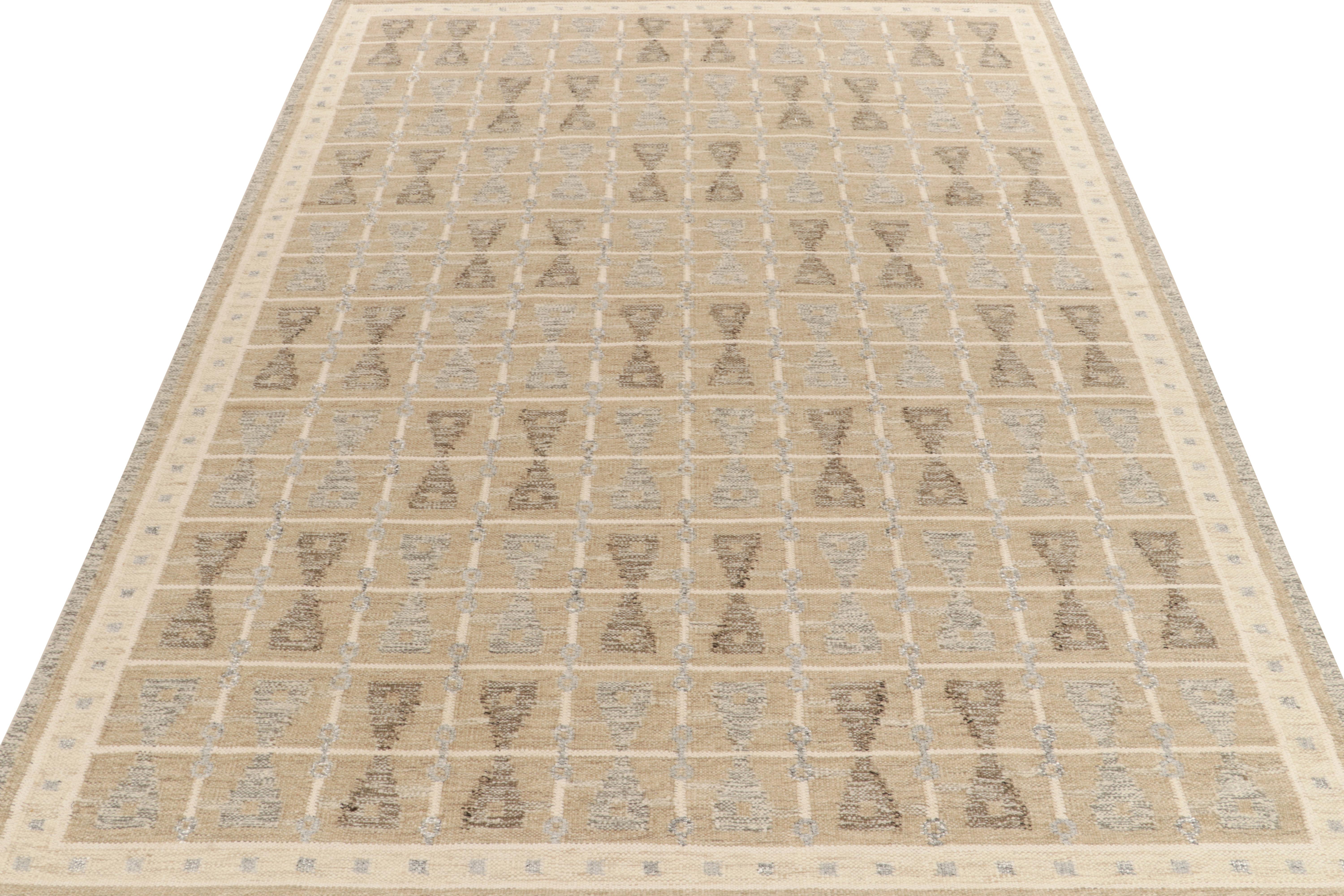 Rug & Kilim’s Scandinavian style kilim from our celebrated, award-winning flat weave texture of the titular collection. This 9x12 rug enjoys the finesse of Swedish design aesthetics with a well-defined geometric pattern relishing a reflective mood