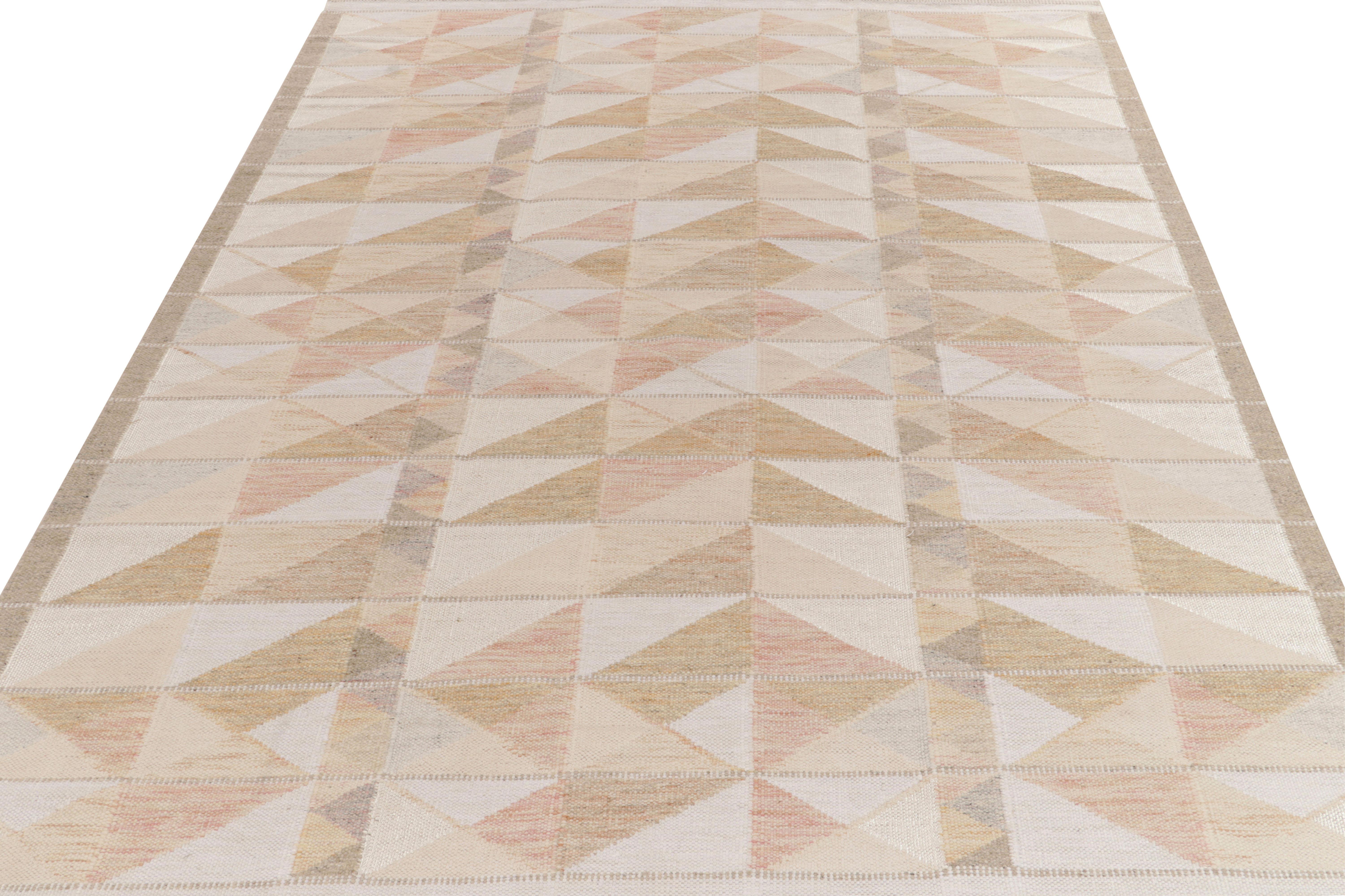 Rug & Kilim’s Scandinavian style kilim, from our celebrated flat weave texture of the titular award-winning collection. This 9x12 rug enjoys the finesse of Swedish aesthetics with a dextrous geometric pattern casting an almost 3D impression. Subdued