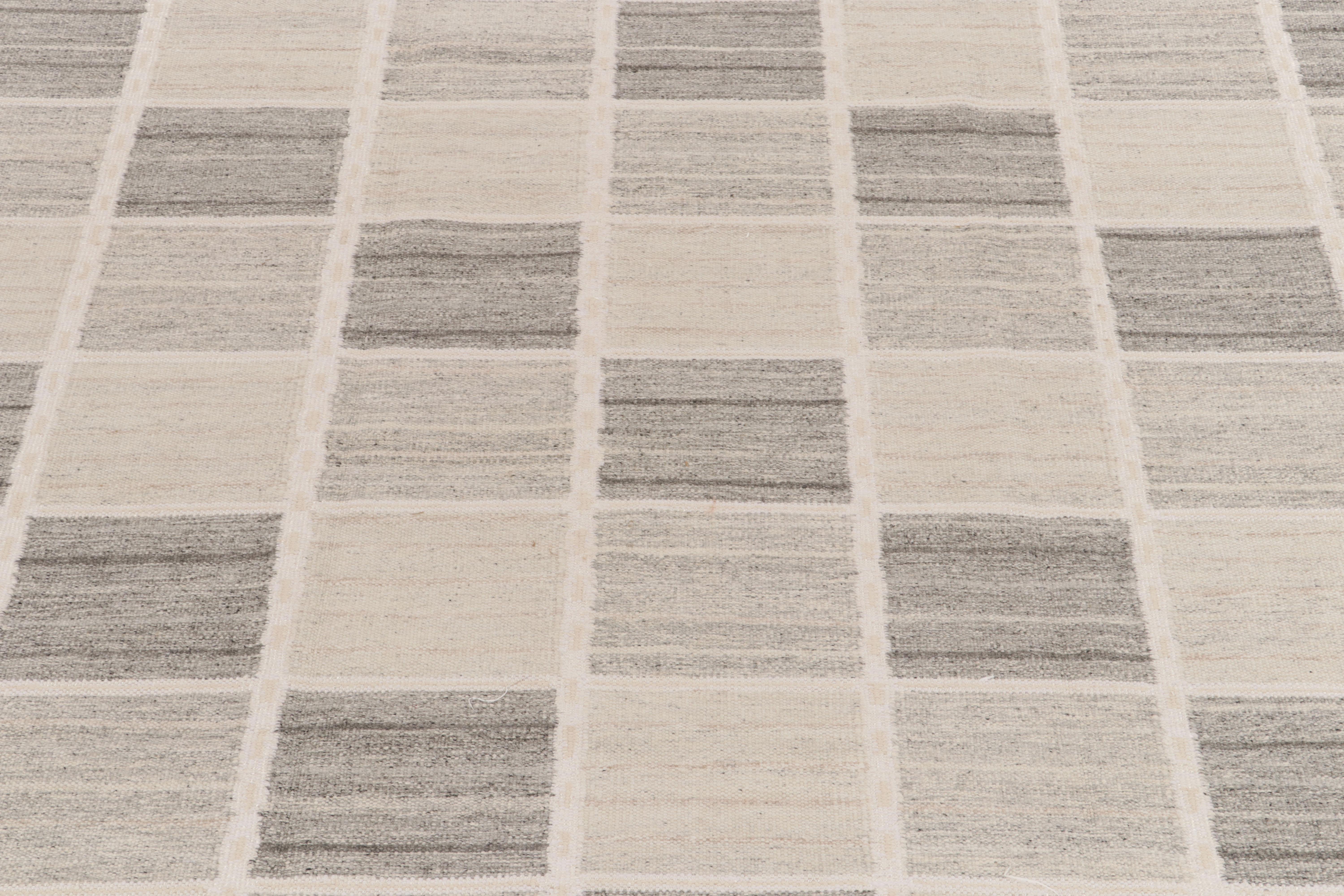 Teppich & Kelim-Teppich im skandinavischen Stil in Grau, Off-White mit geometrischem Muster (Indisch) im Angebot