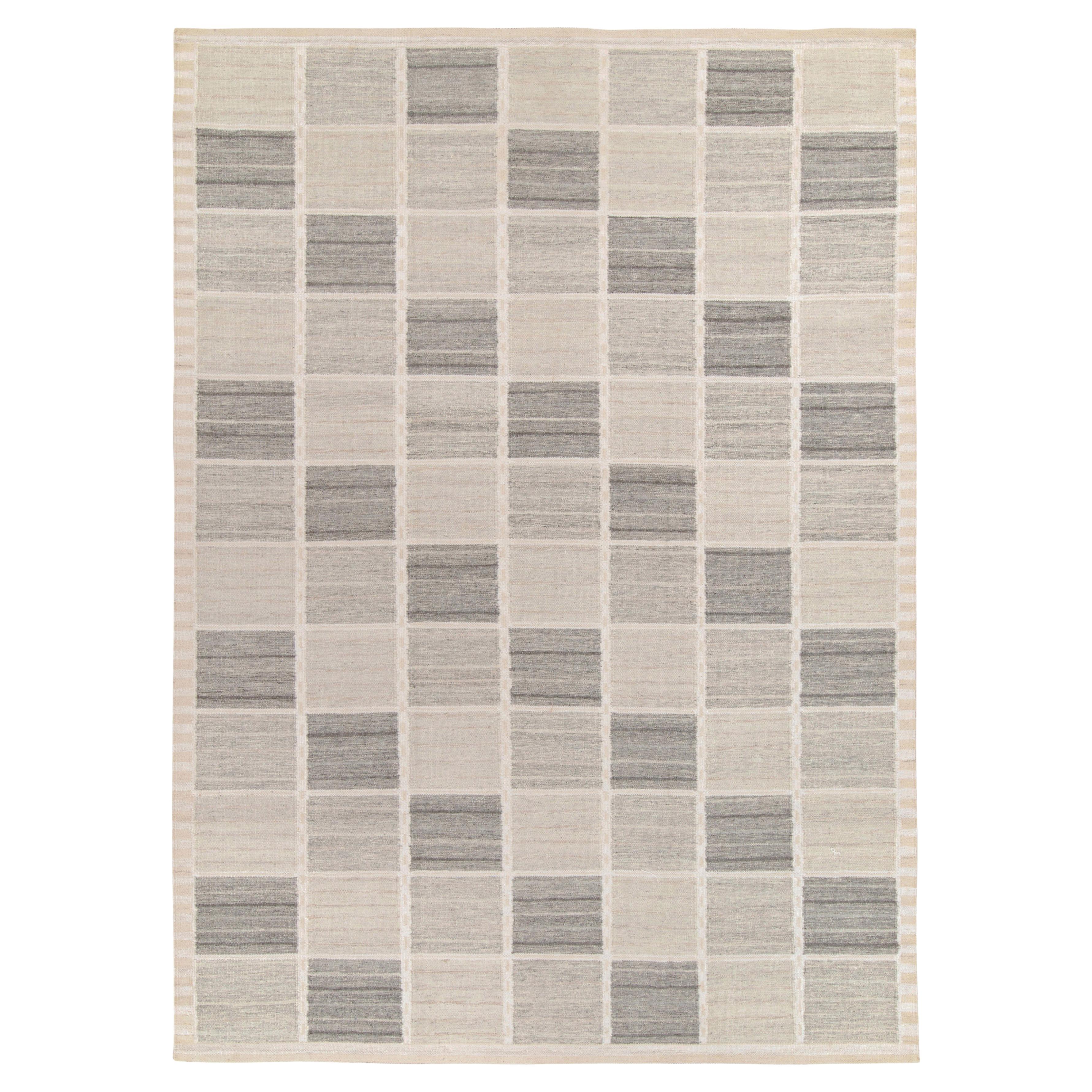 Rug & Kilim's Scandinavian Style Kilim Rug in Gray, Off-White Geometric Pattern For Sale