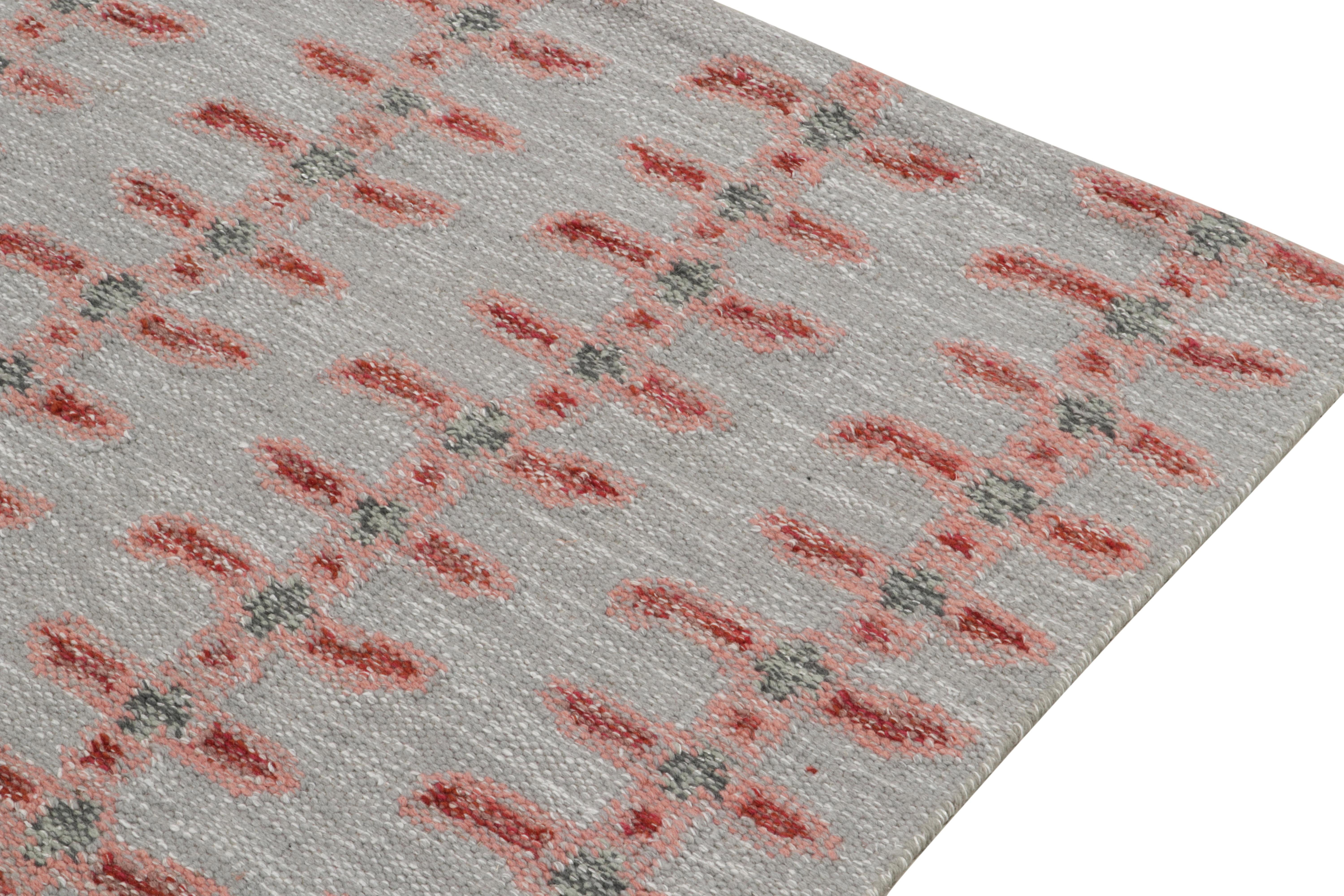 Noué à la main Tapis et tapis Kilim de style scandinave gris, rouge et rose en vente