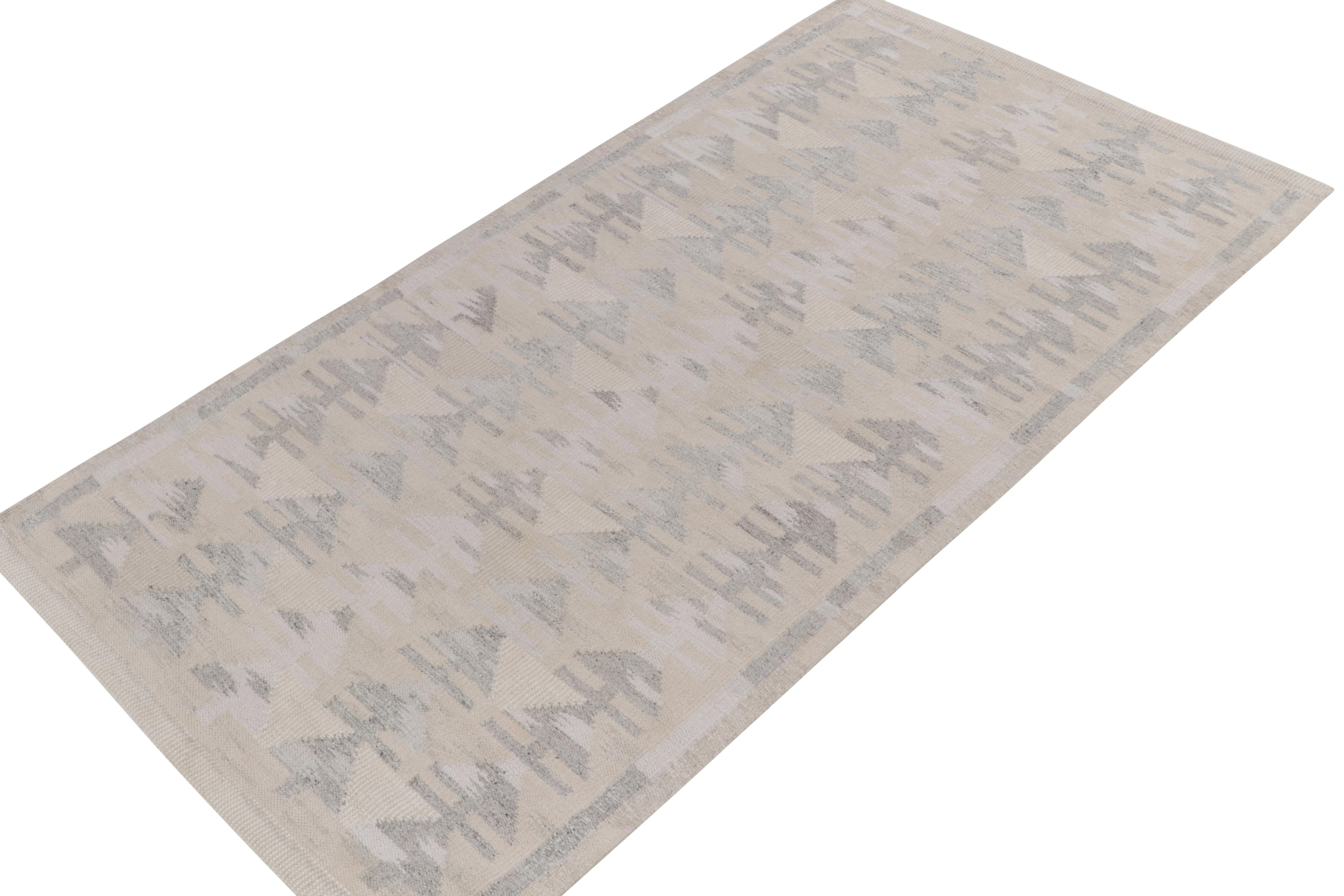 Modern Rug & Kilim's Scandinavian Style Kilim Rug in Gray & White Geometric Pattern For Sale