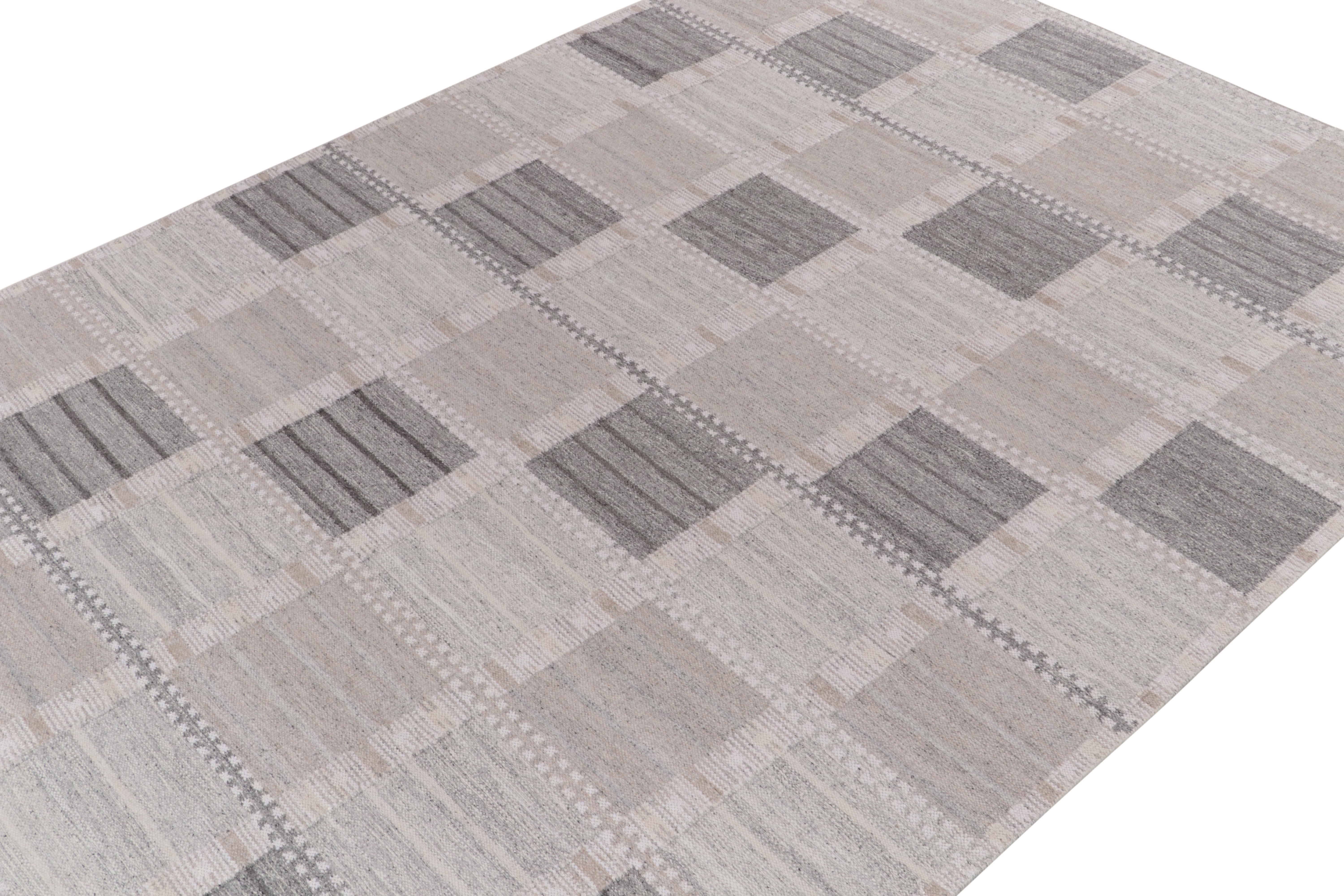 Indiano Rug & Kilim è un tappeto Kilim in stile scandinavo di colore grigio, con motivo geometrico in pietra. in vendita
