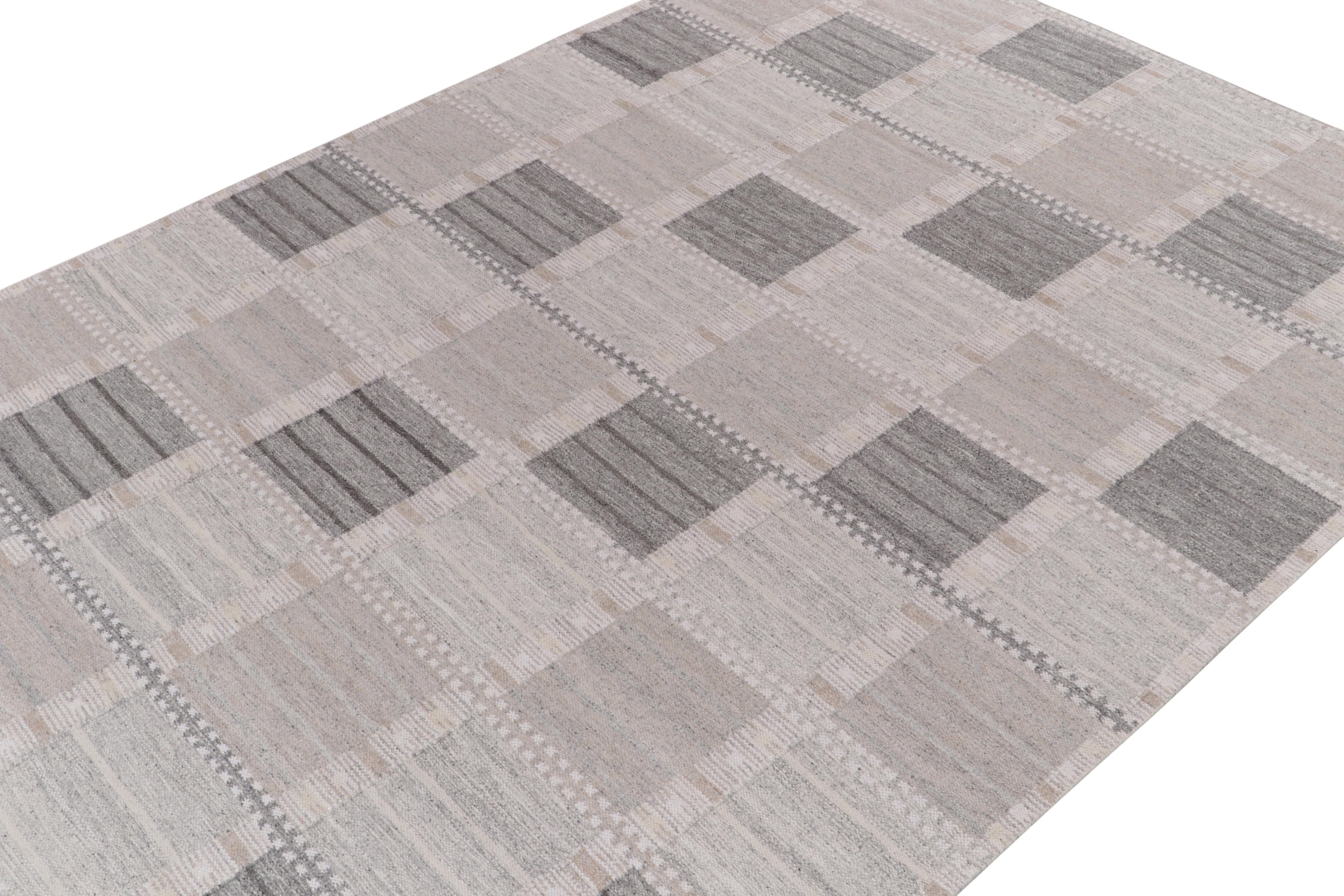 Indian Rug & Kilim's Scandinavian Style Kilim Rug in Greige, Stone Geometric Pattern For Sale