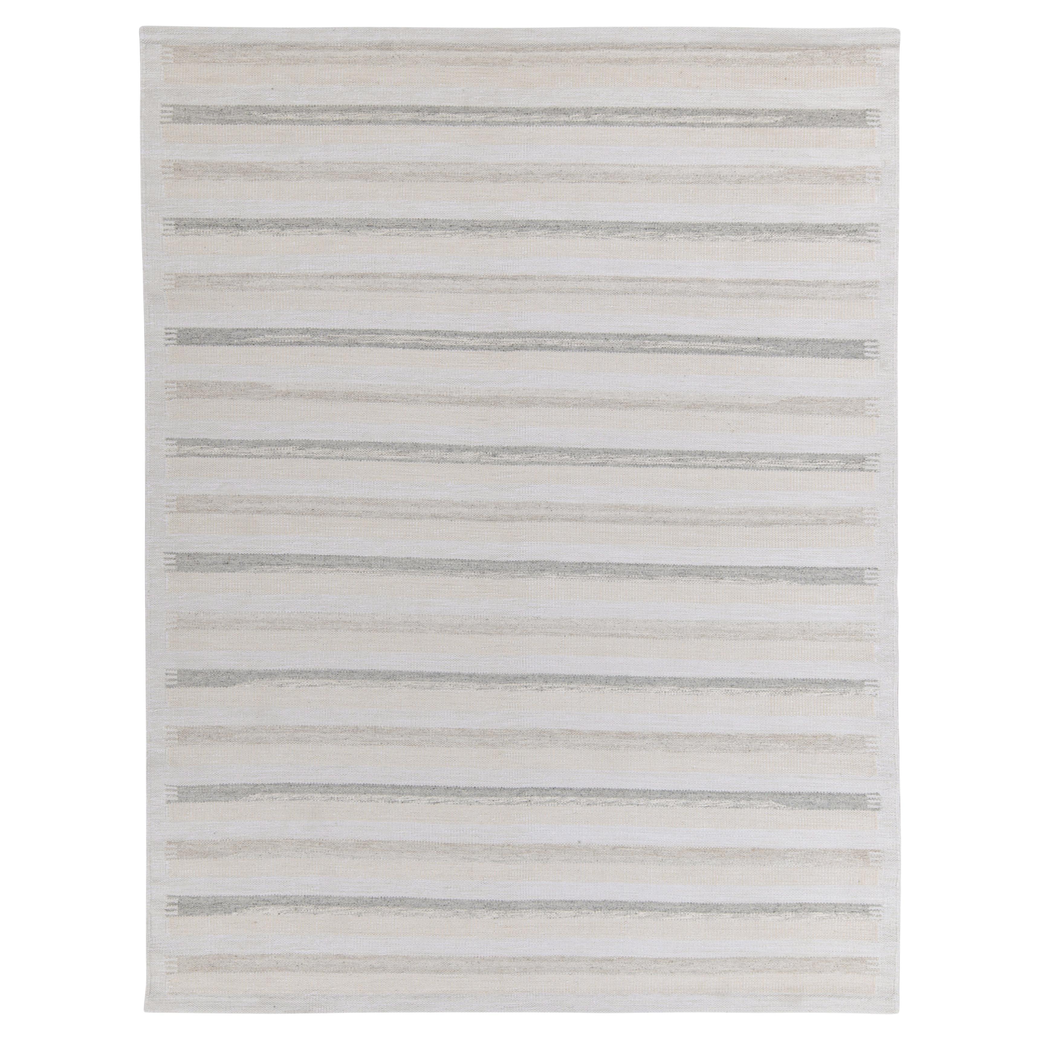 Teppich & Kelim-Teppich im skandinavischen Stil in Grau mit weißen Streifenmustern